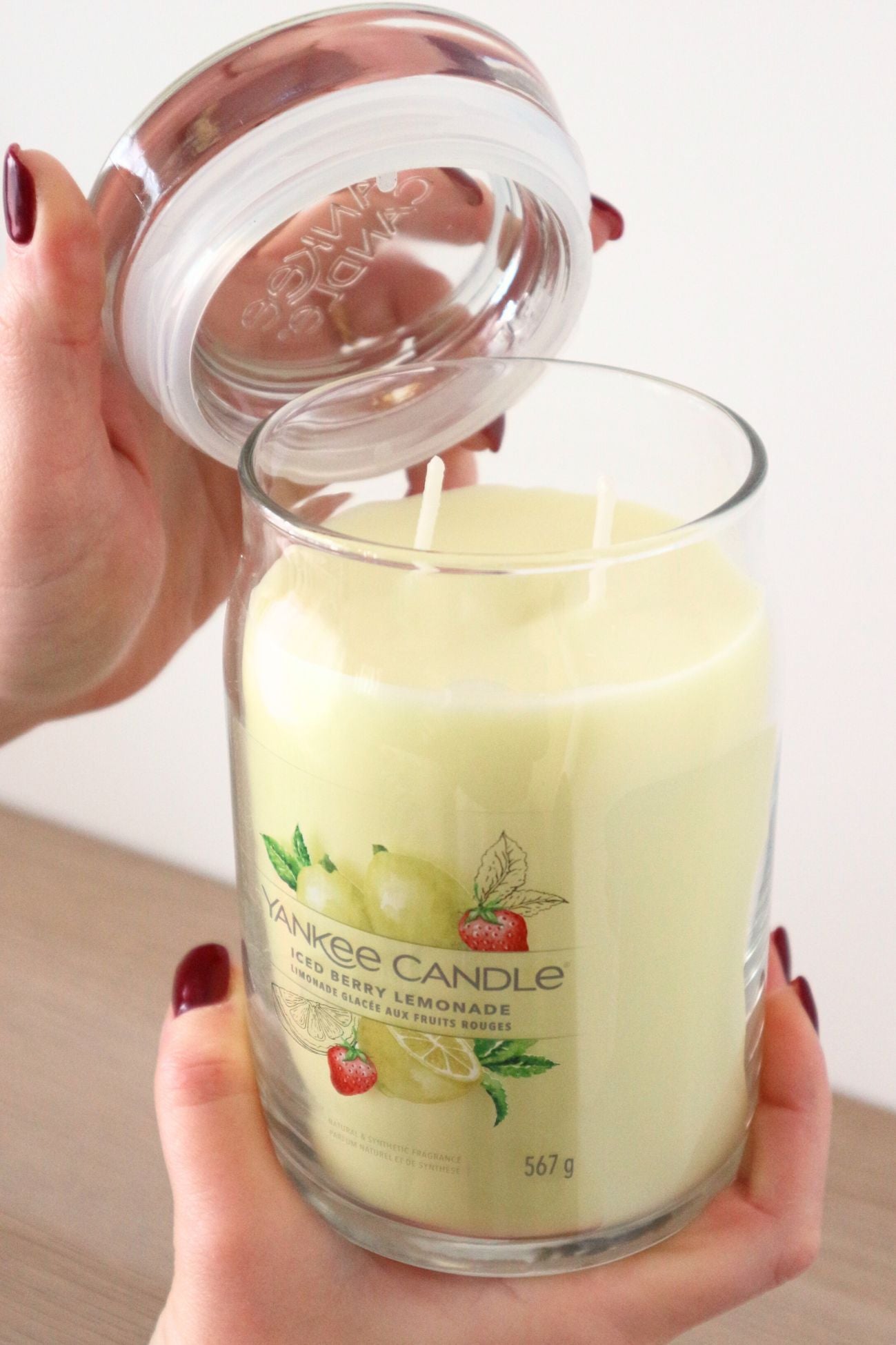 Limonada helada de frutos rojos