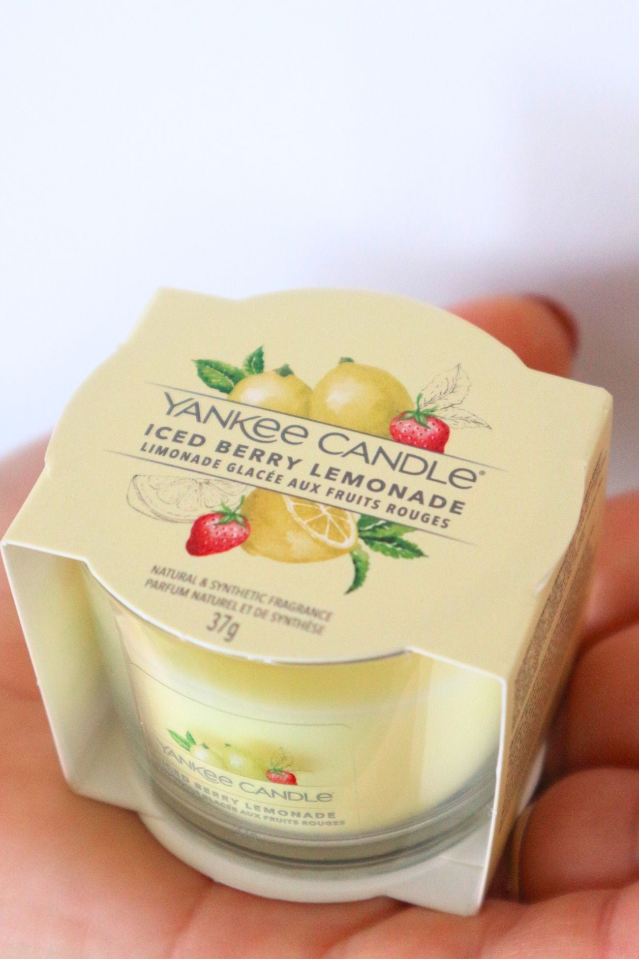 Limonada helada de frutos rojos