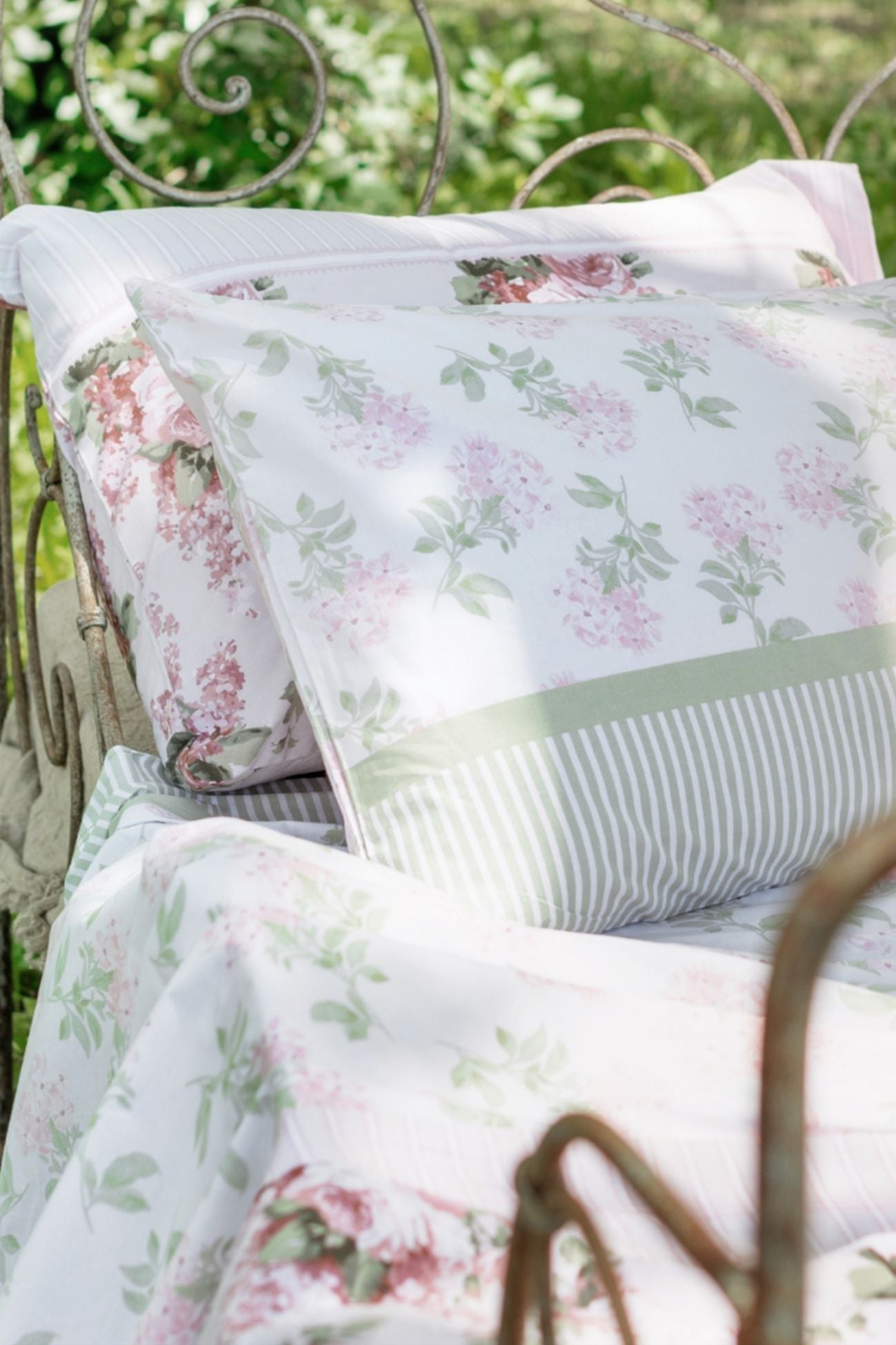 Blooming Poetry Completo Letto