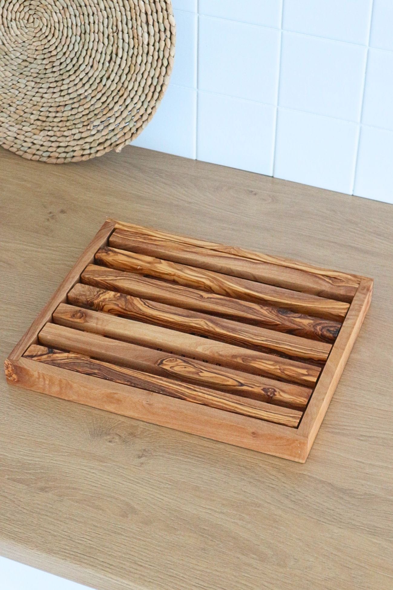 Antiope Design La Bottega dell'Olivo La Bottega dell'Olivo - Tagliere per pane in legno d'ulivo Made in Italy
| Antiope Design