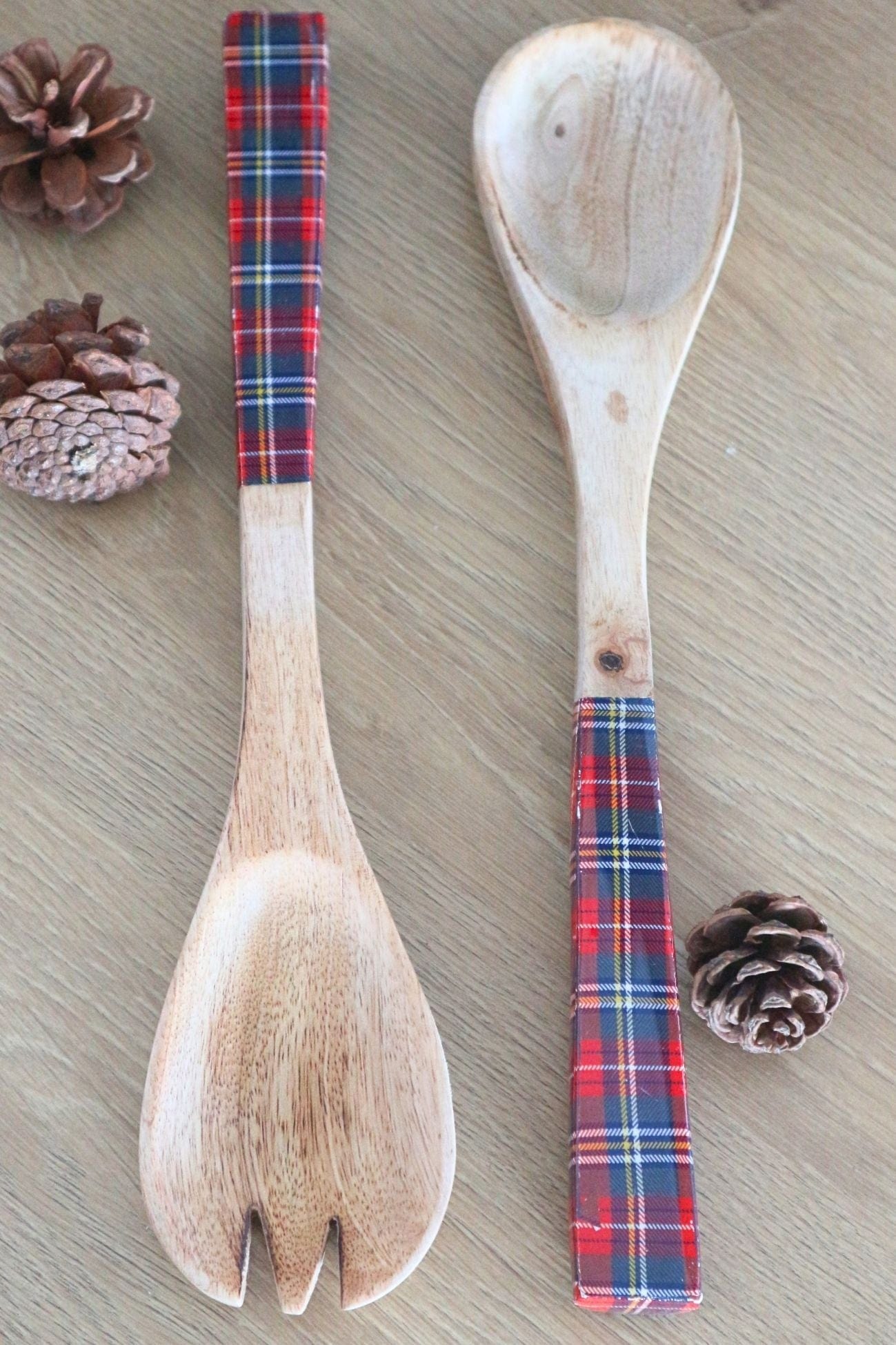 Blanc MariClo' Carol Of The Bells Carol Of The Bells - Set di 2 posate in legno con manico laccato in fantasia tartan | Blanc MariClo'