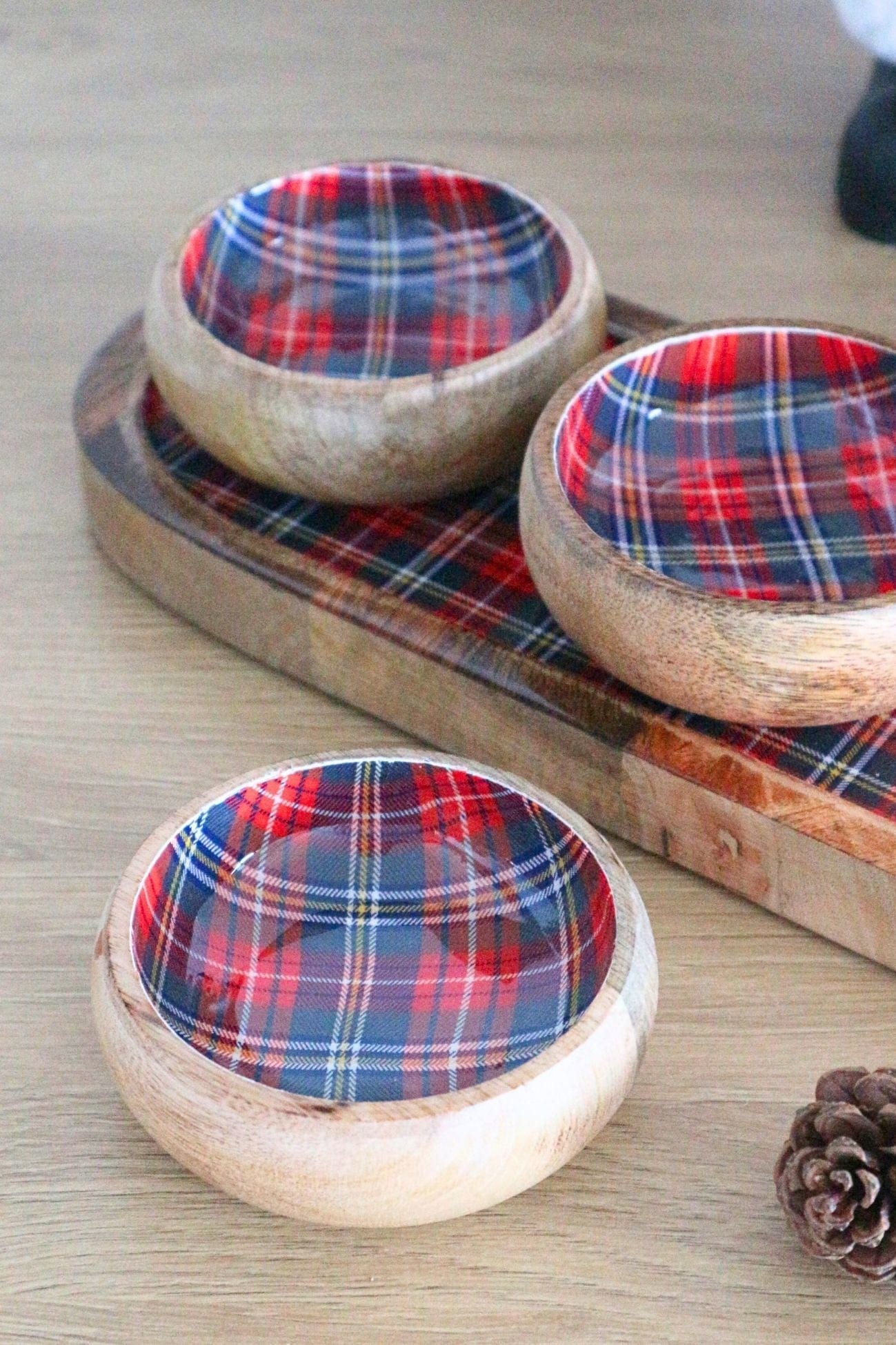 Blanc MariClo' Carol Of The Bells Carol Of The Bells - Set vassoio e 3 ciotoline con fantasia tartan laccate all'interno | Blanc MariClo'