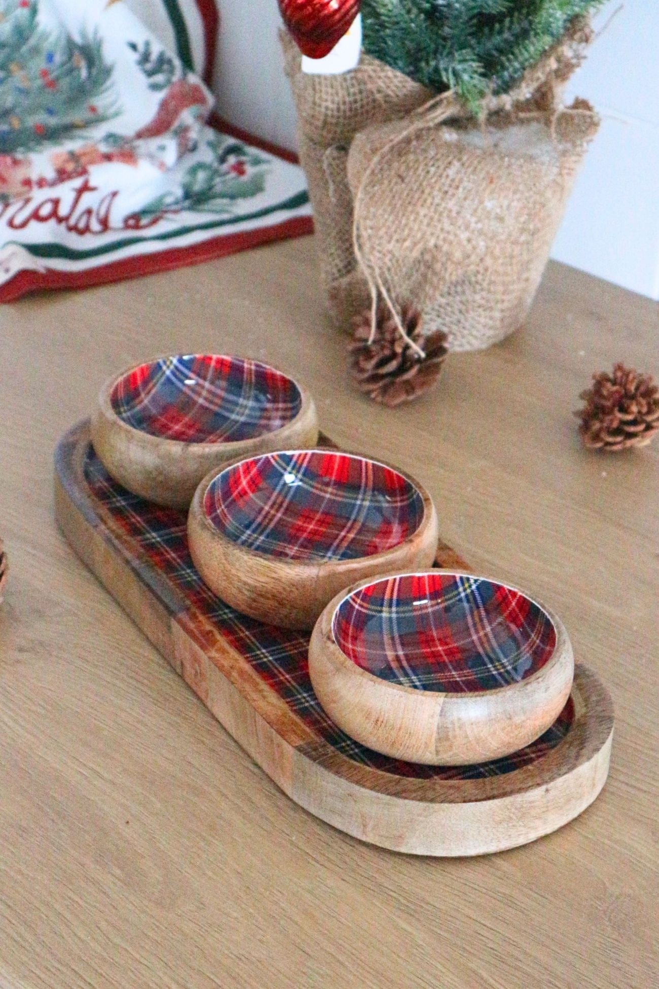 Blanc MariClo' Carol Of The Bells Carol Of The Bells - Set vassoio e 3 ciotoline con fantasia tartan laccate all'interno | Blanc MariClo'
