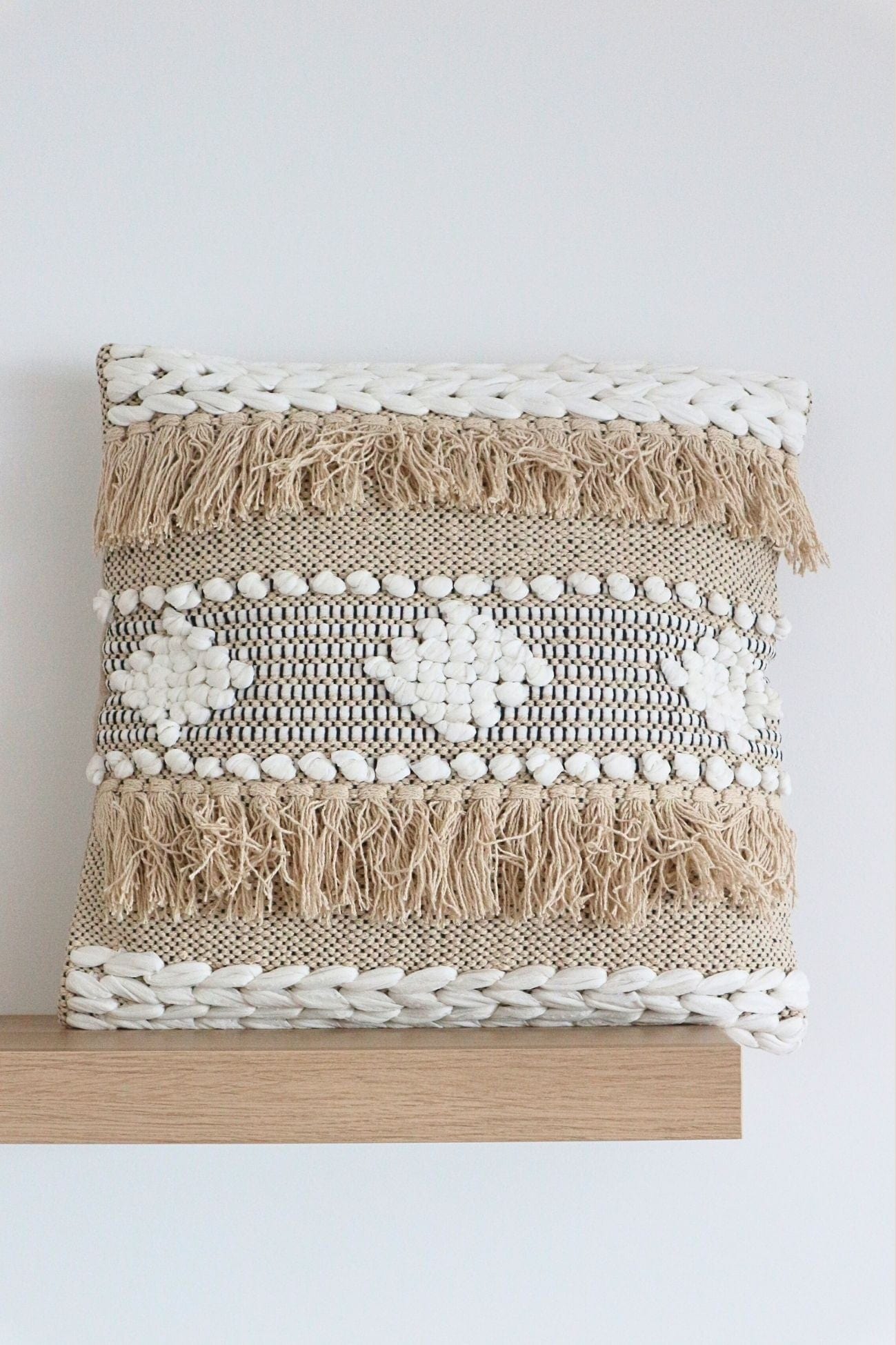 Blanc MariClo' Eclectic Day Eclectic Day - Eclectic Day - Cuscino arredo imbottito con pompons | Blanc MariClo'