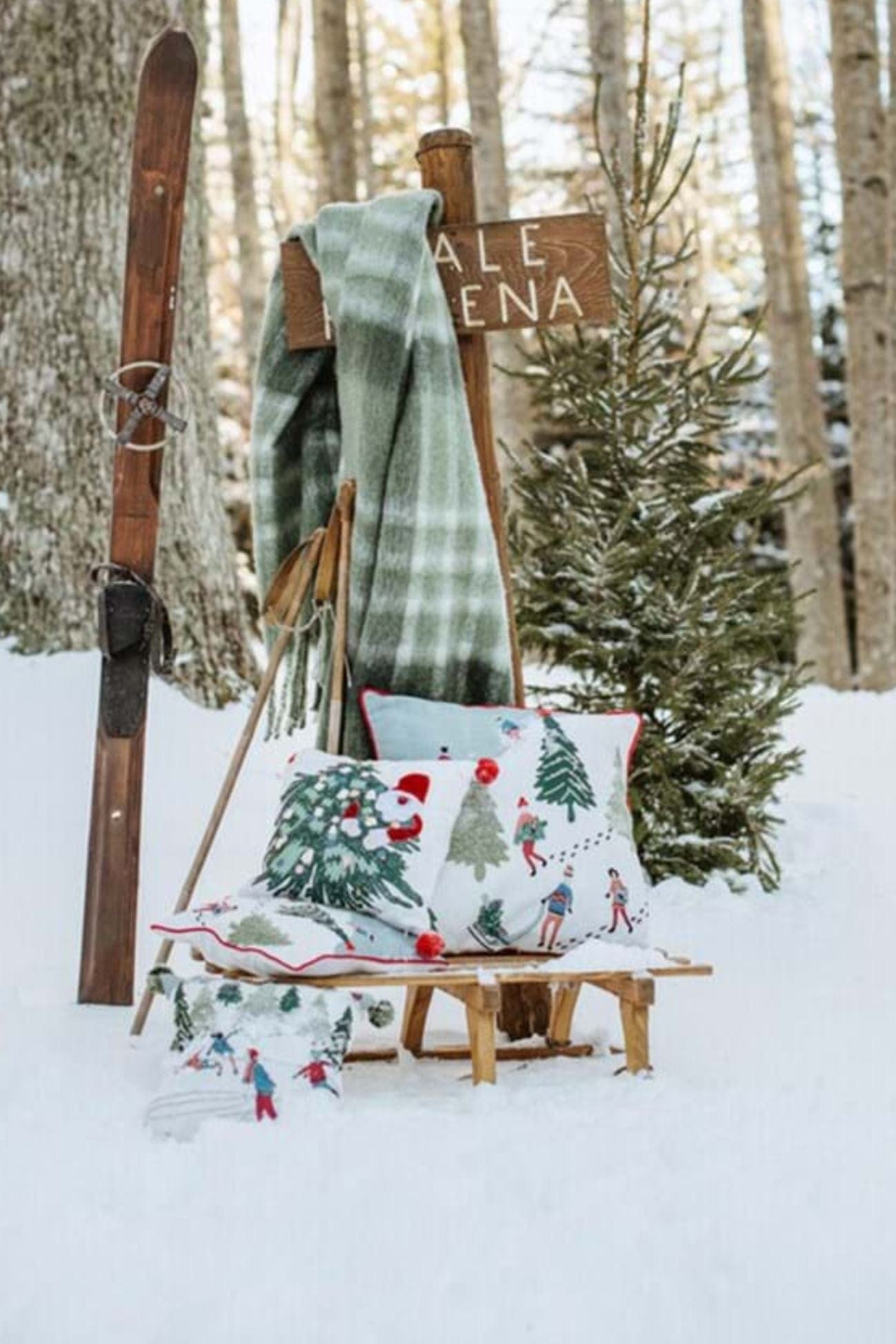 Blanc MariClo' Skier Skier - Cuscino di Natale con pompon e sciatori | Blanc MariClo'