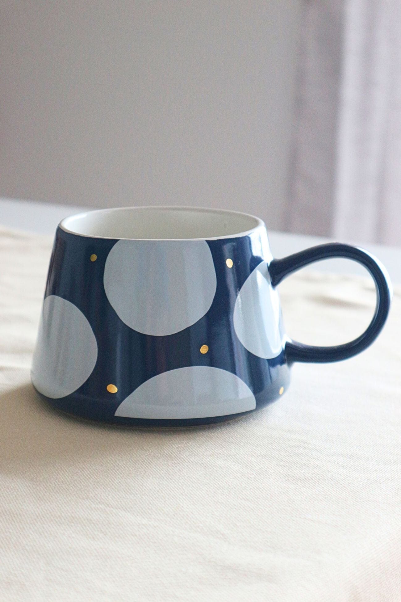 Item International Benoit Benoit - Tazza in porcellana blu con macchie bianche e oro 370 ml | Item International