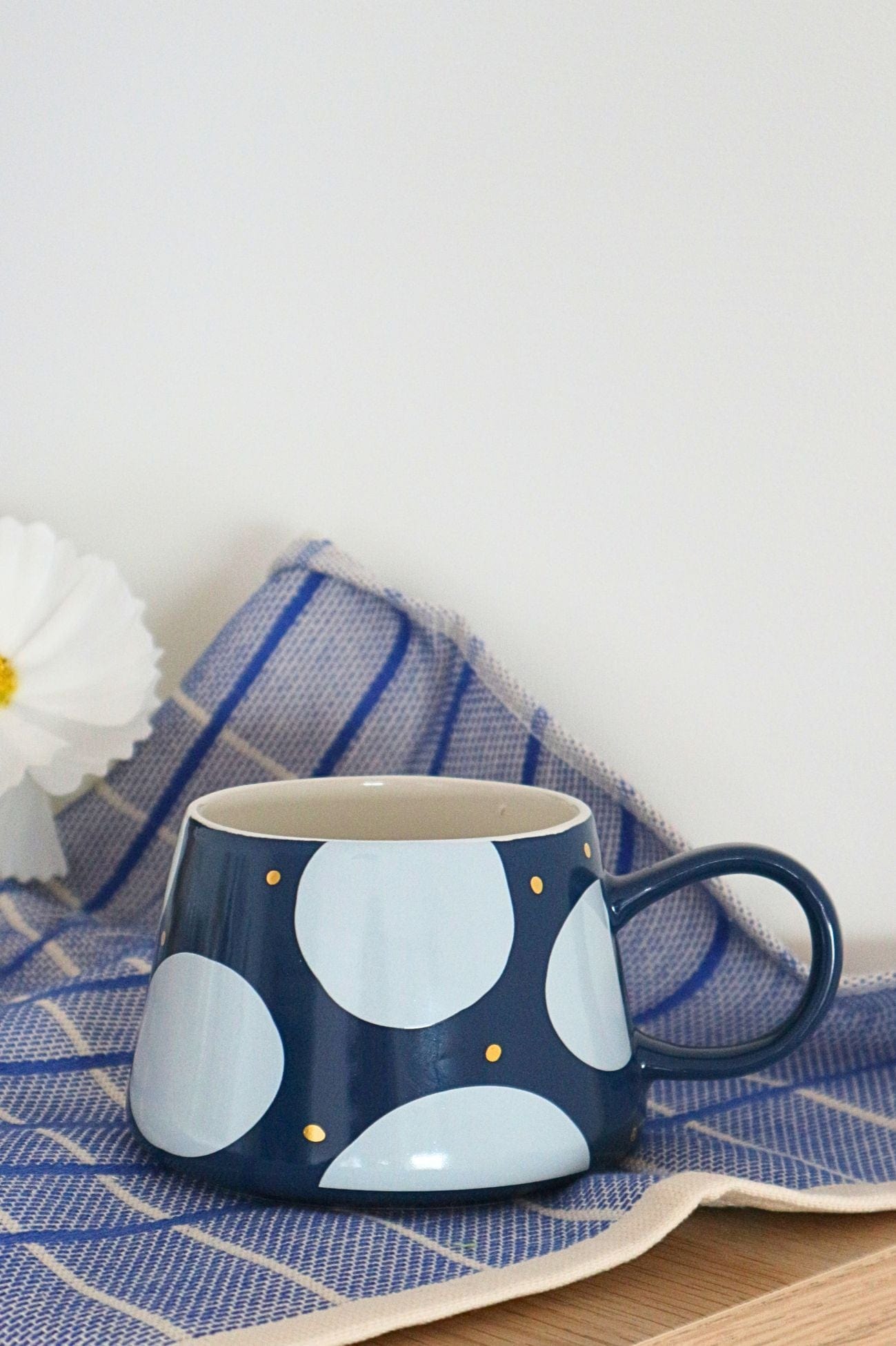 Item International Benoit Benoit - Tazza in porcellana blu con macchie bianche e oro 370 ml | Item International