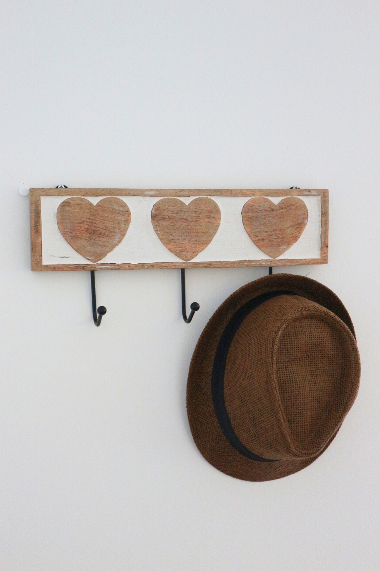 Item International Corey Corey - Appendiabiti in legno con ganci in metallo con cuori | Item International