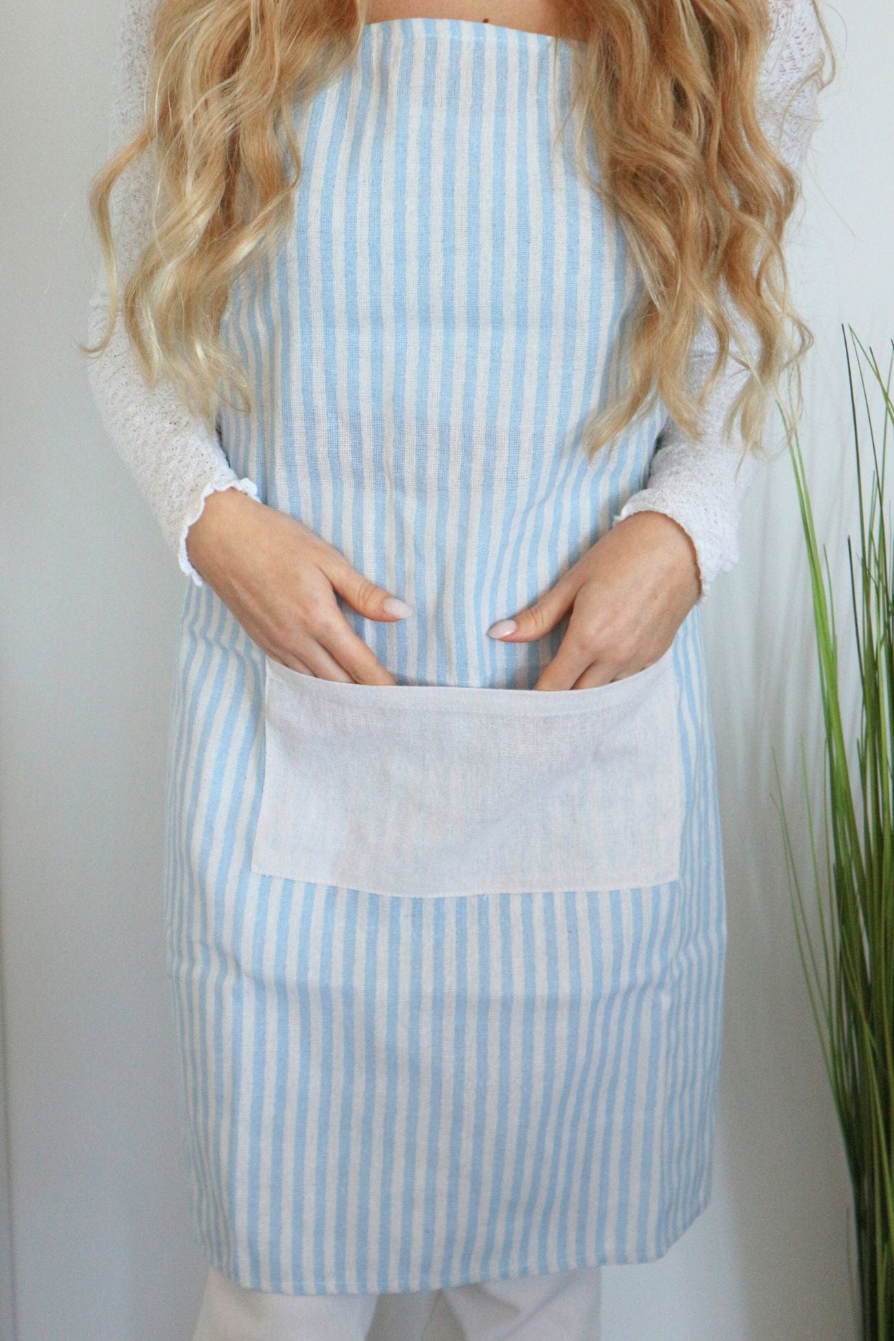 Item International Emilie Emilie - Grembiule azzurro a righe con tasca | Item International