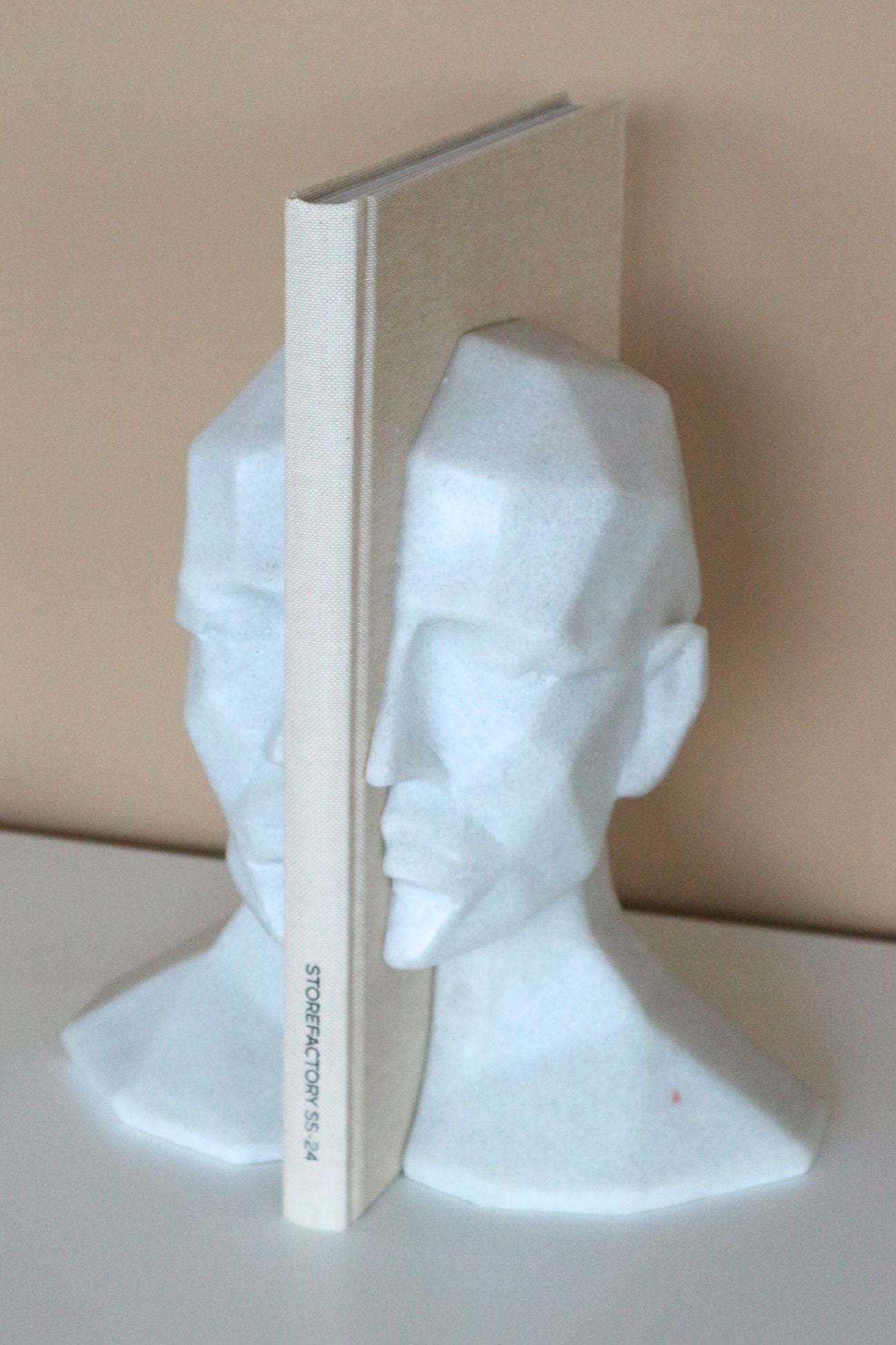 Item International Ferdinand Ferdinand - Set di 2 fermalibri a forma di viso geometrico | Item International