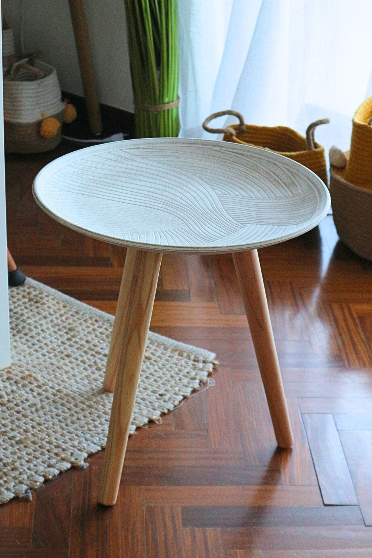 Item International Hilda Hilda - Tavolino treppiedi in legno di pino | Item International