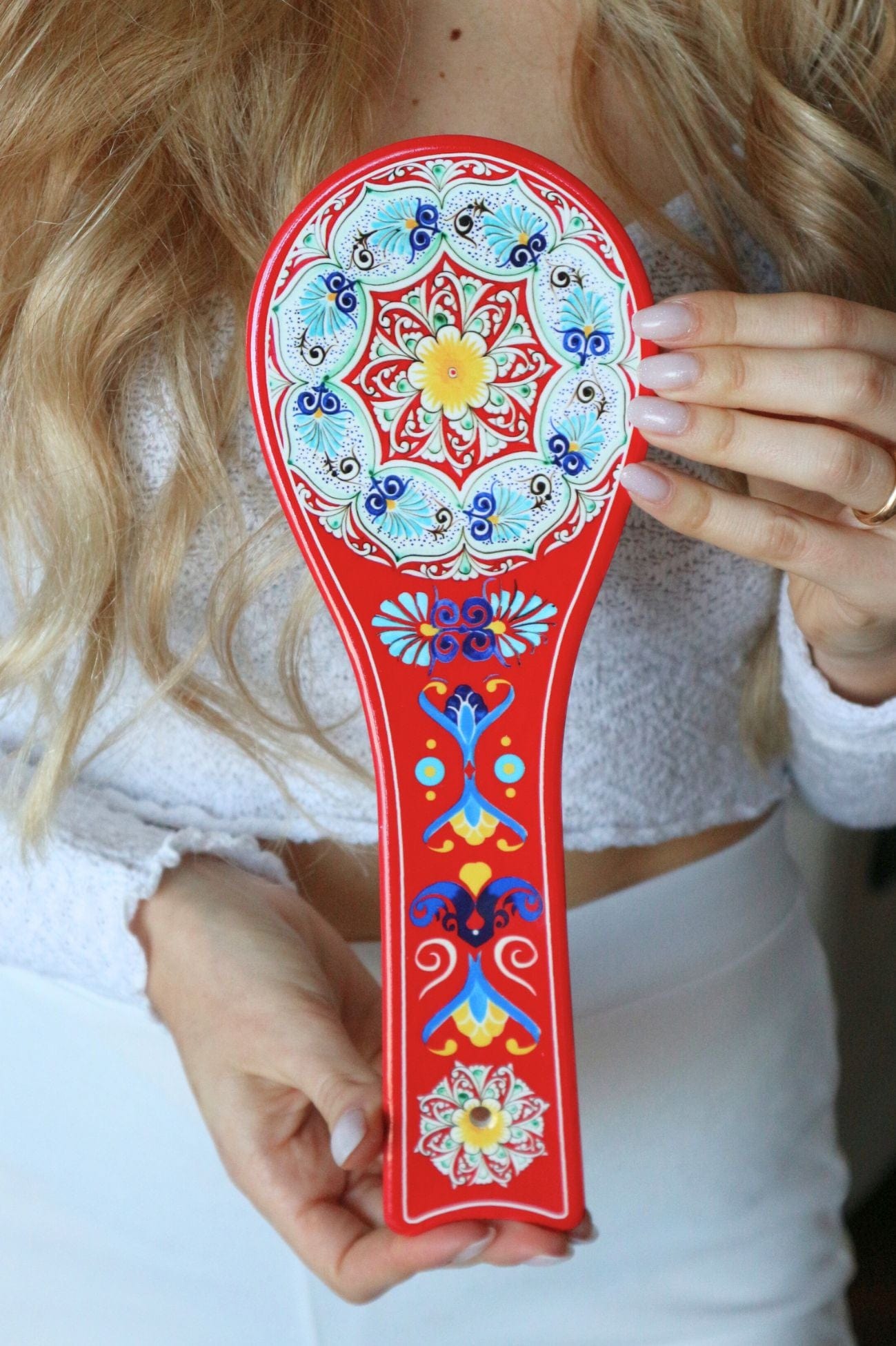 Item International Mineo Mineo - Poggiamestolo rosso in ceramica con motivo artistico | Item International