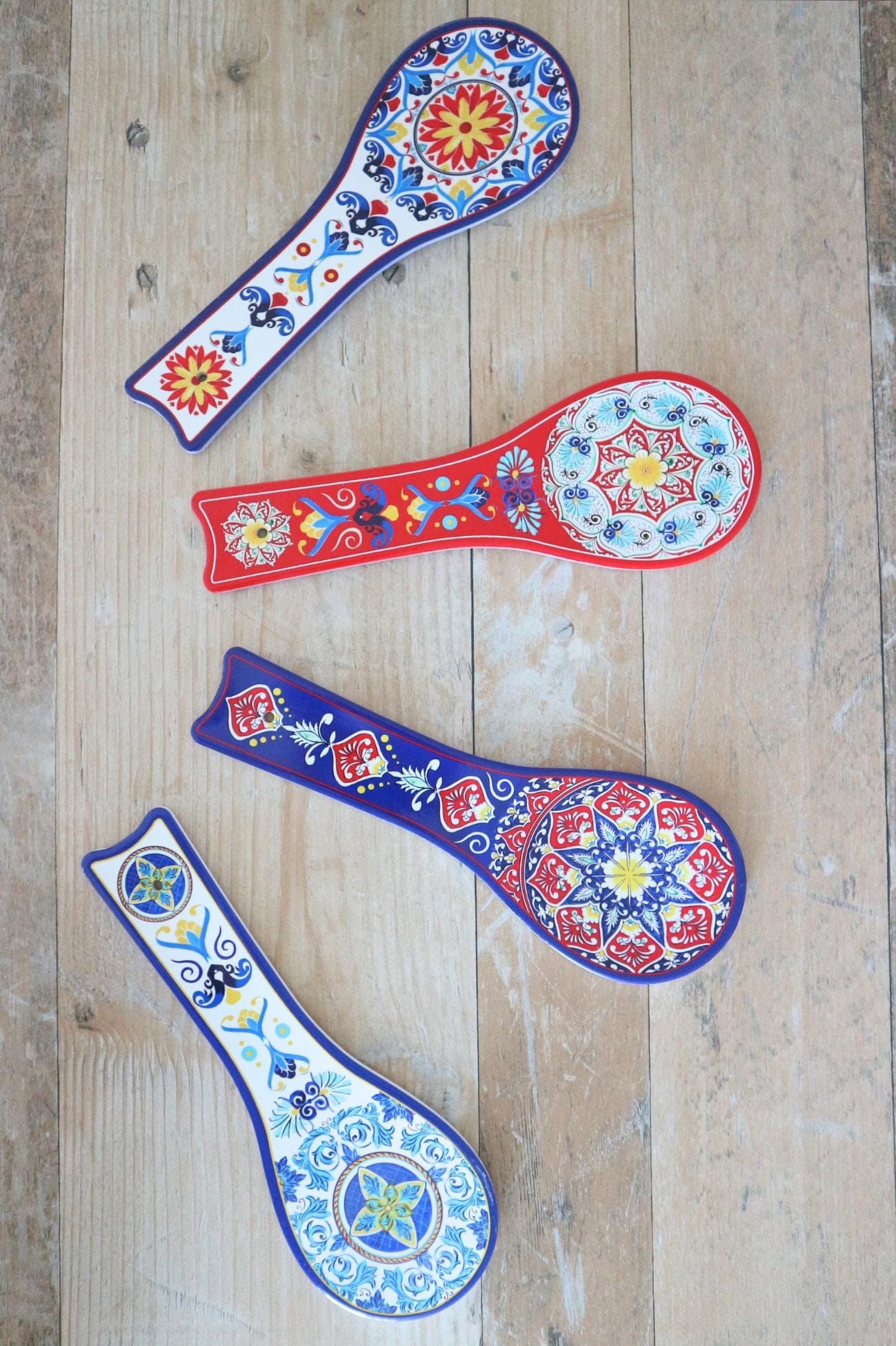 Item International Mineo Mineo - Poggiamestolo rosso in ceramica con motivo artistico | Item International