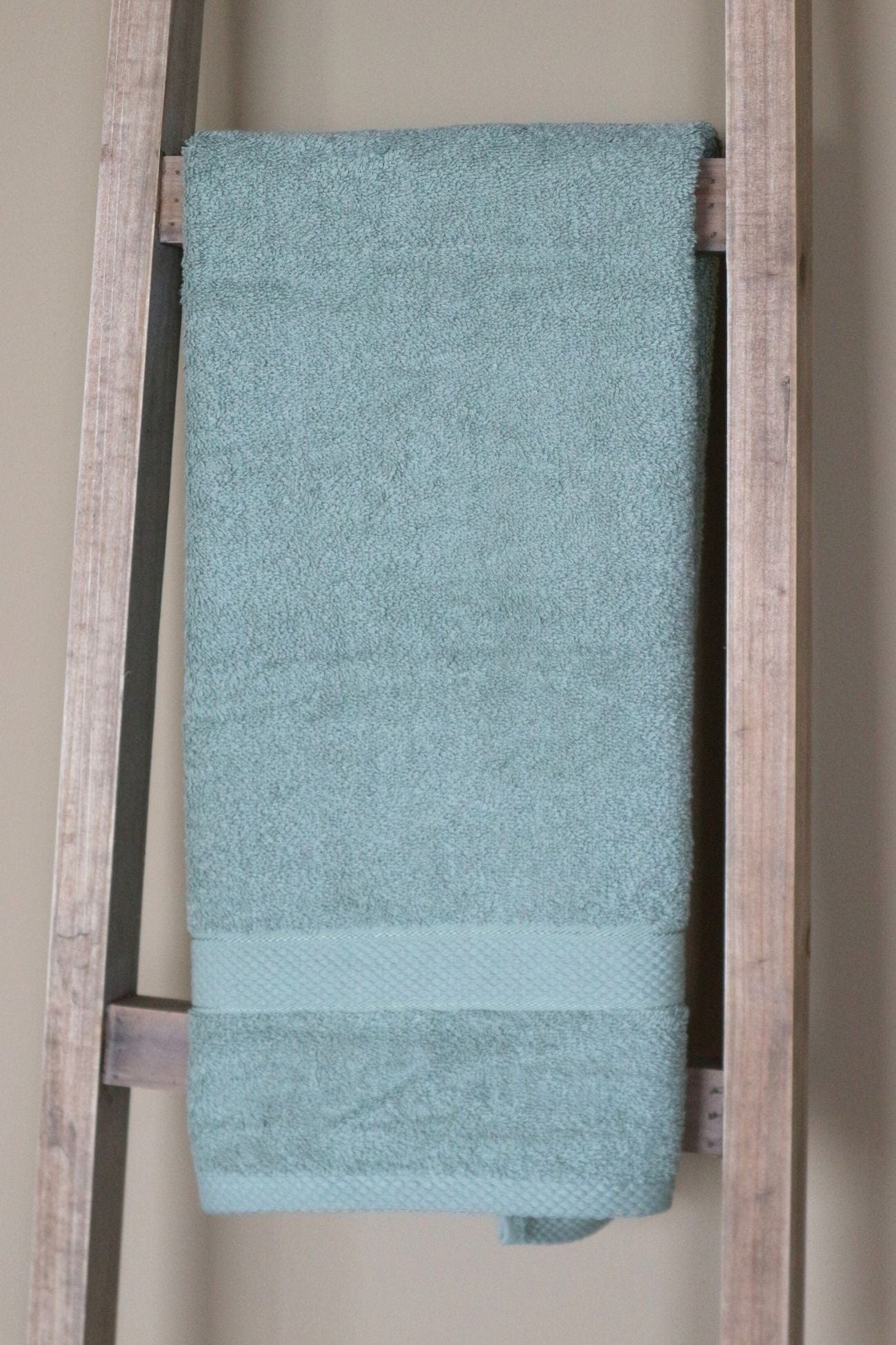 Item International Vanessa Vanessa - Asciugamano in cotone verde | Item International Viso