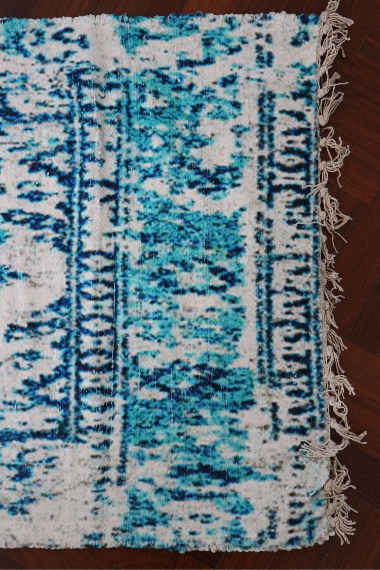 Item International Zariel Zariel - Passatoia in ciniglia di cotone azzurro con motivi etnici 60x240 | Item International