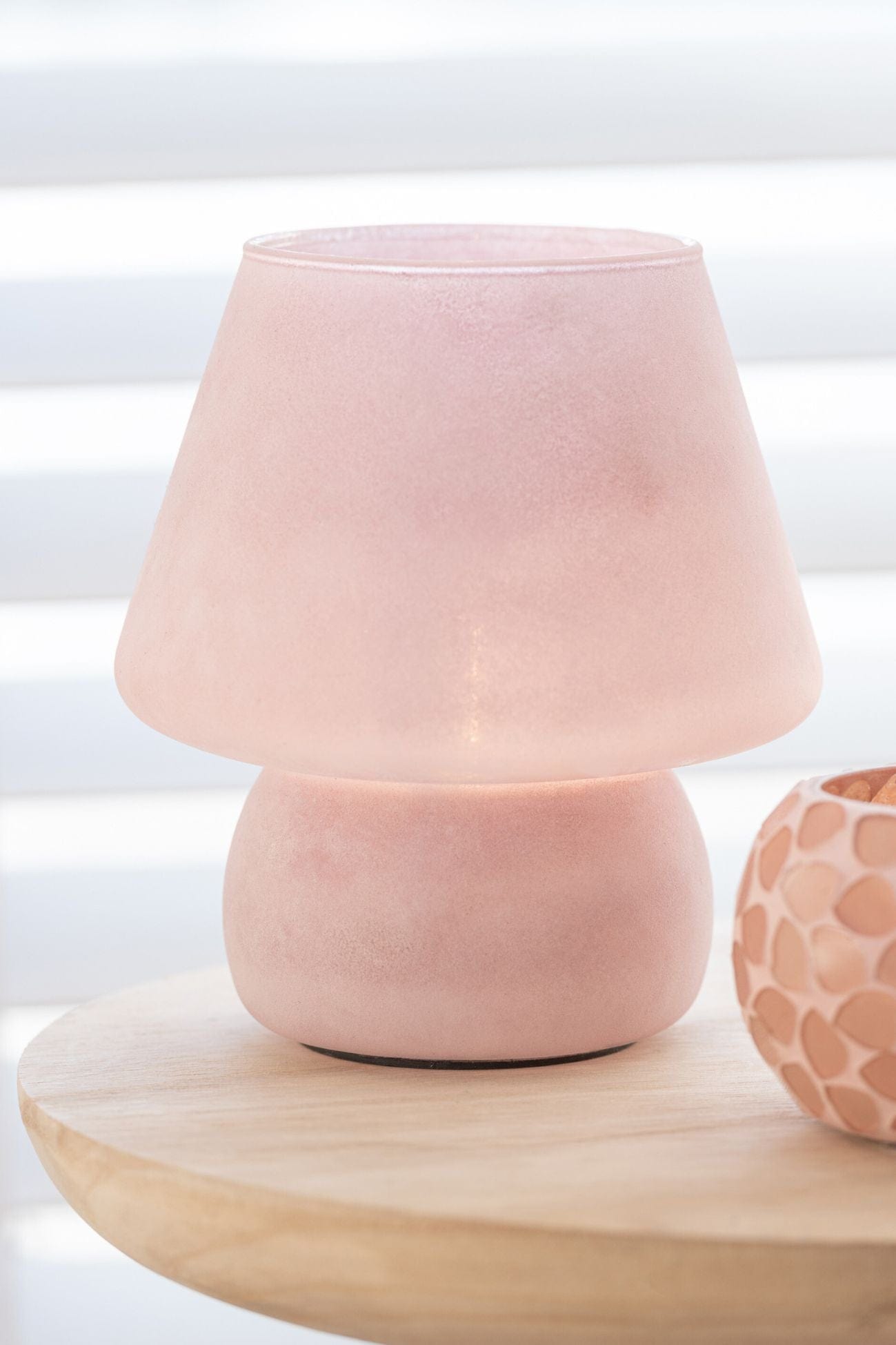 Lampada da tavolo in vetro opaco rosa