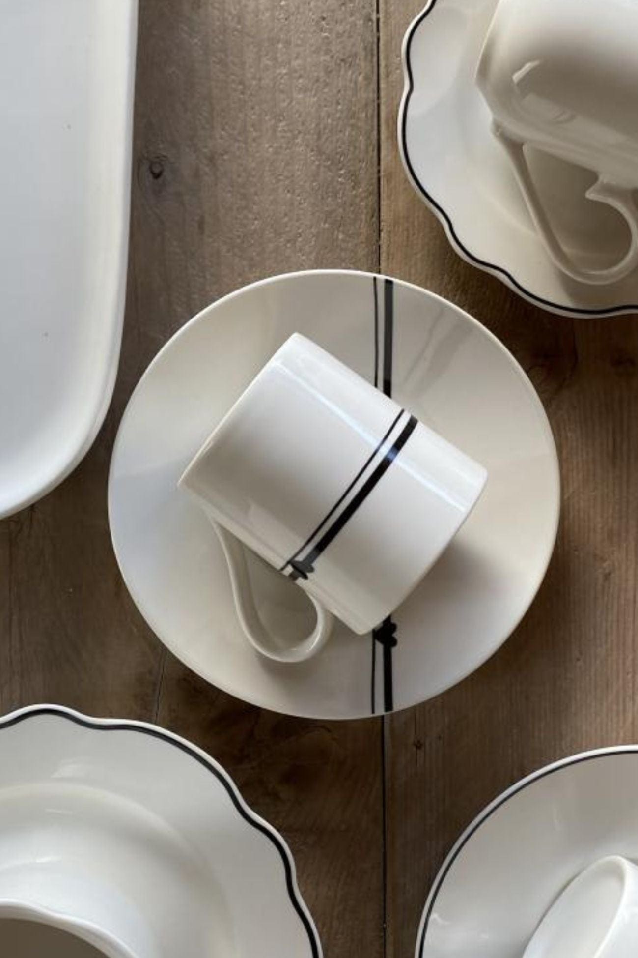Luxe Lodge Buondì Buondì - Set di 2 tazze e piattini in ceramica con cuoricino nero | Luxe Lodge