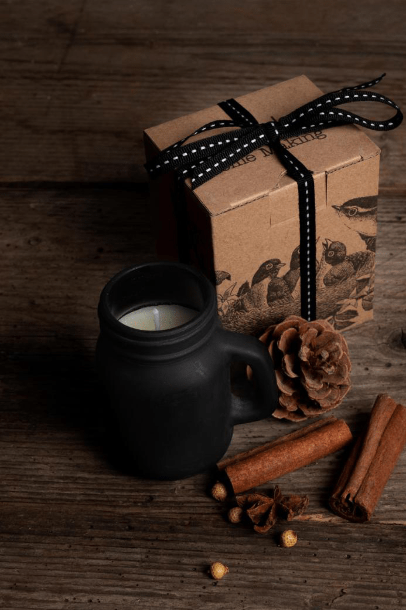 Luxe Lodge Luxe Candela in contenitore di vetro nero opaco