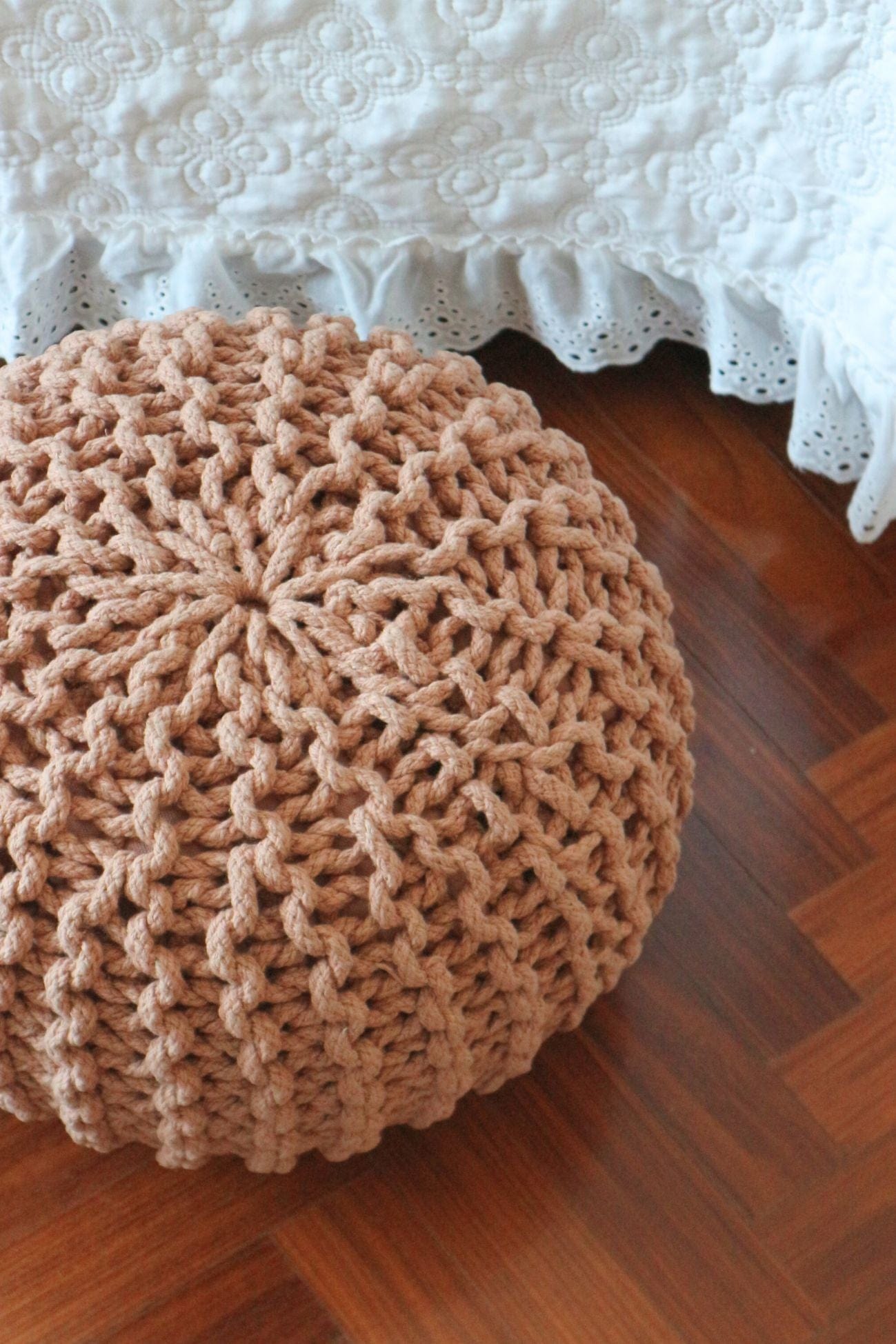 Nattiot Lili Lili - Pouf a maglia fatto a mano color camel | Nattiot