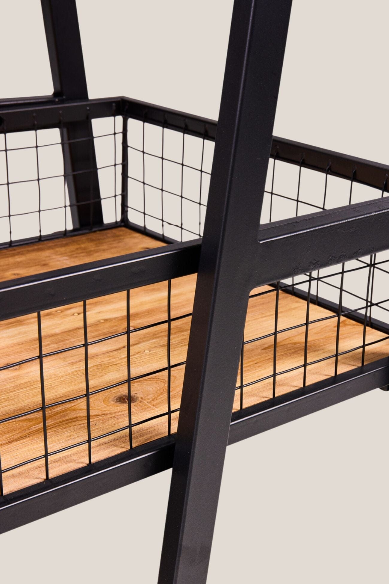 Novità Home Innovation Innovation - Tavolino in legno di abete con ruote e doppio ripiano | Novità Home