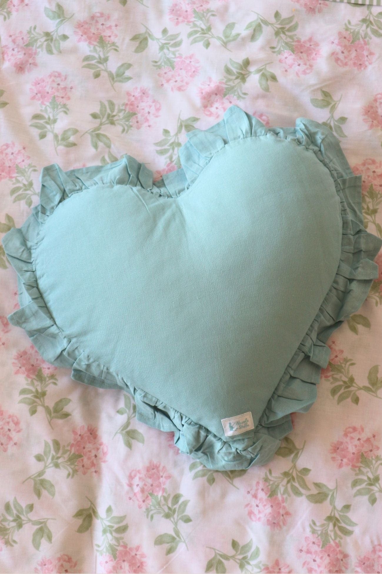 Nuvole di Stoffa Demetra Demetra - Cuscino a forma di cuore color tiffany con balza | Nuvole di Stoffa