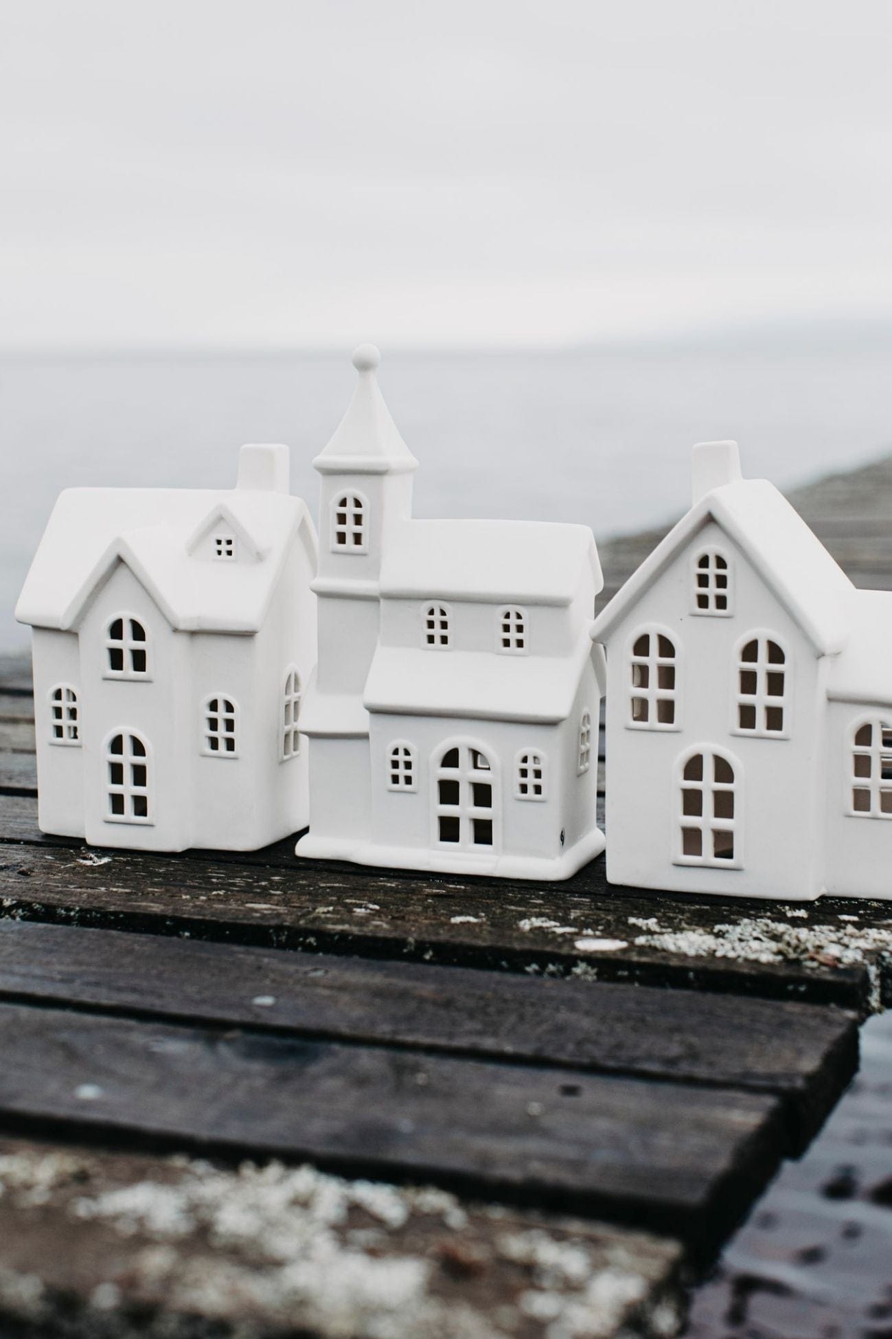 Storefactory Scandinavia Byn Byn - Chiesa decorativa in ceramica opaca bianca | Storefactory Scandinavia