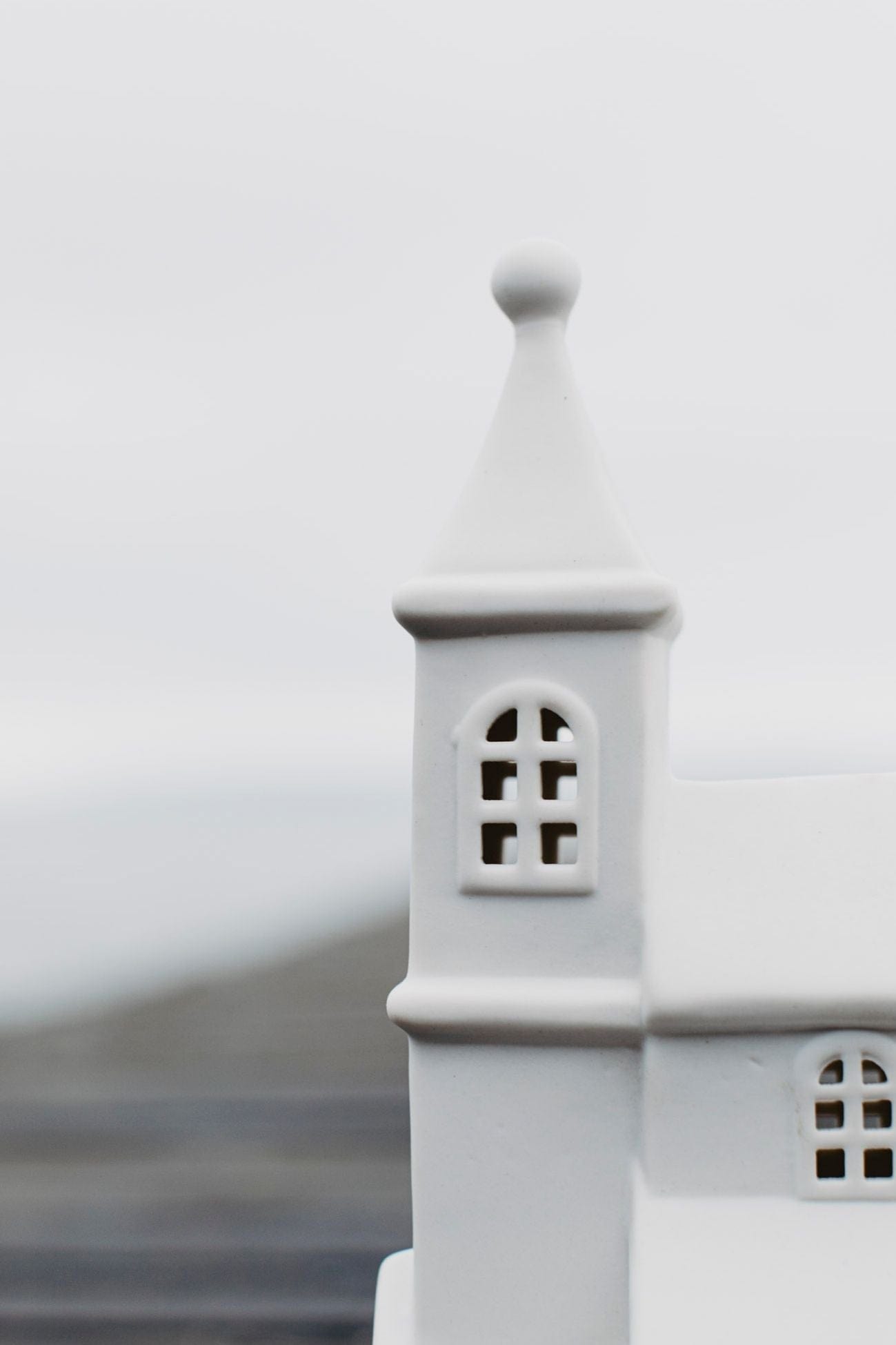 Storefactory Scandinavia Byn Byn - Chiesa decorativa in ceramica opaca bianca | Storefactory Scandinavia