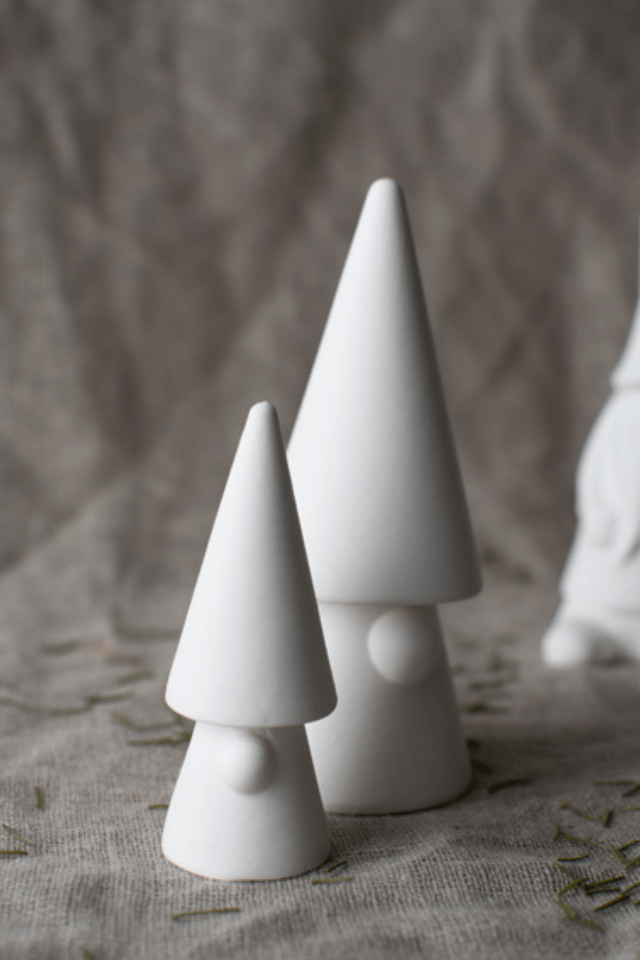 Storefactory Scandinavia Folke Gnomo natalizio piccolo in ceramica opaca bianca