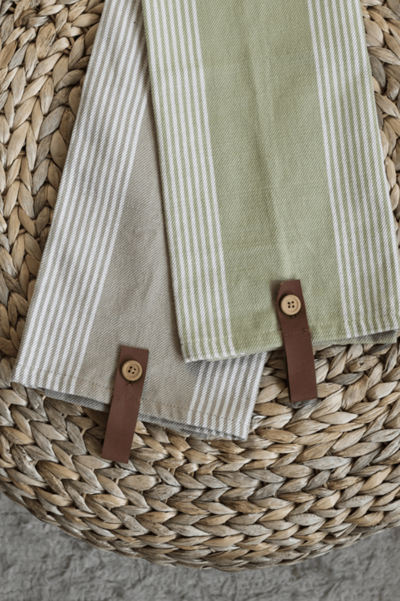 Storefactory Scandinavia Utveda Strofinaccio in cotone biologico tortora/bianco