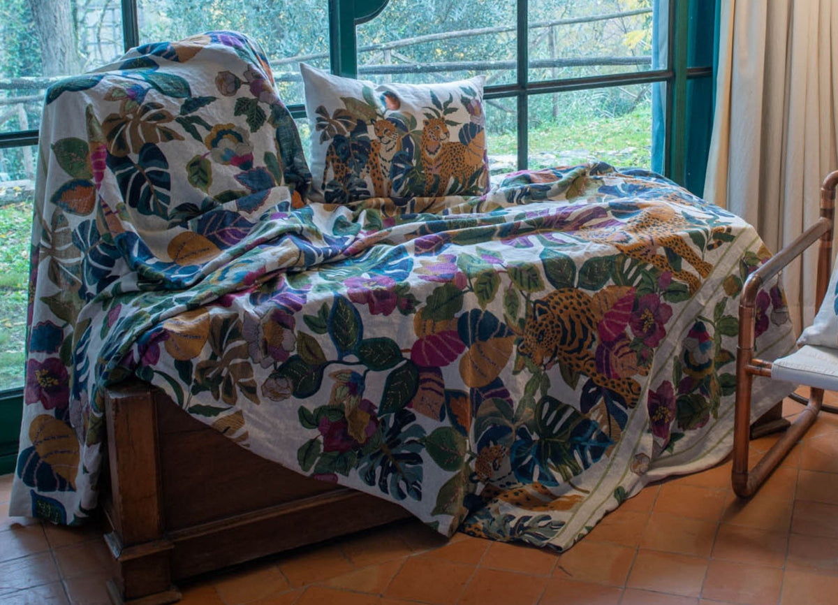 Leoleaf Throw
