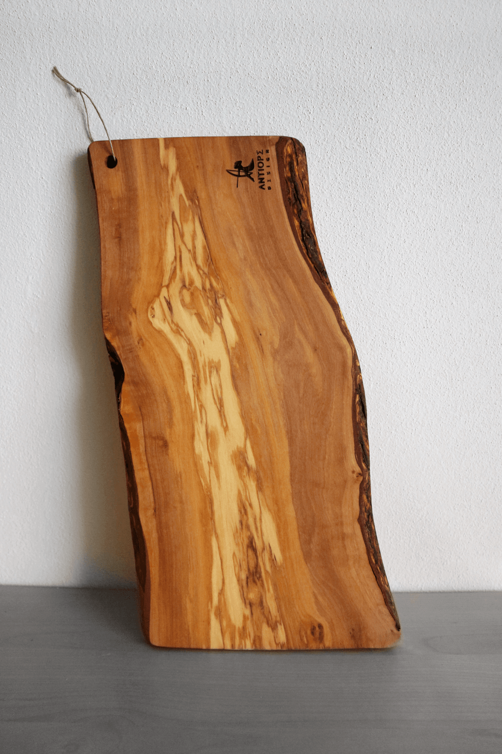 Tagliere in legno, bordo vivo, lungo 30-80 cm, lavorato artigianalmente,  made in italy -  Italia