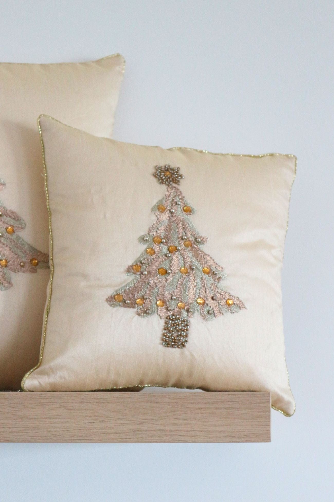 Blanc MariClo' Shiny Christmas Shiny Christmas - Cuscino di Natale con albero ricamato | Blanc MariClo' Piccolo