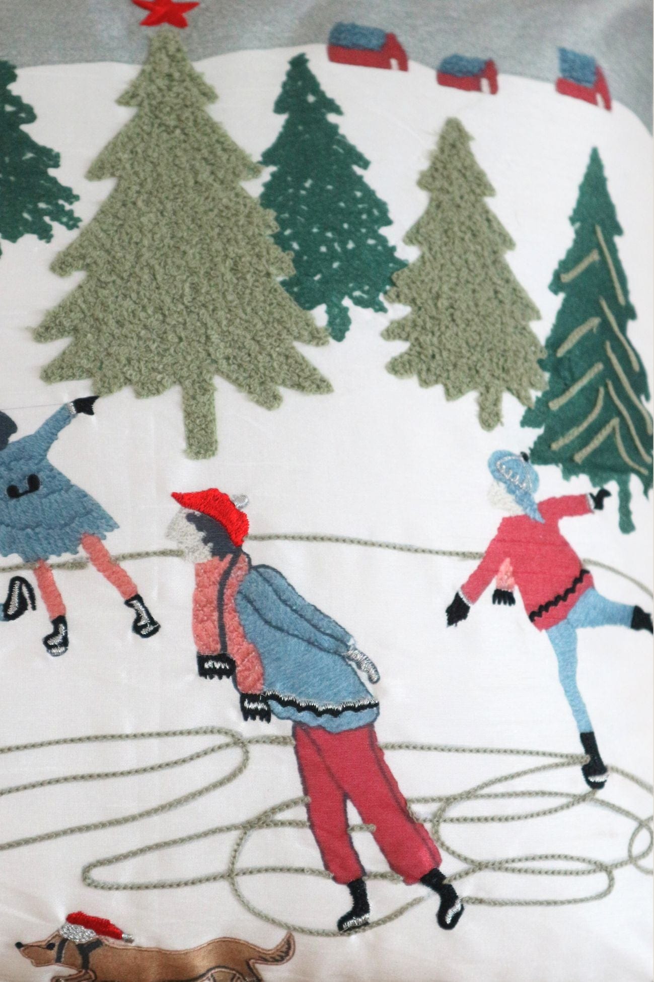 Blanc MariClo' Skier Skier - Cuscino di Natale con pompon e sciatori | Blanc MariClo'
