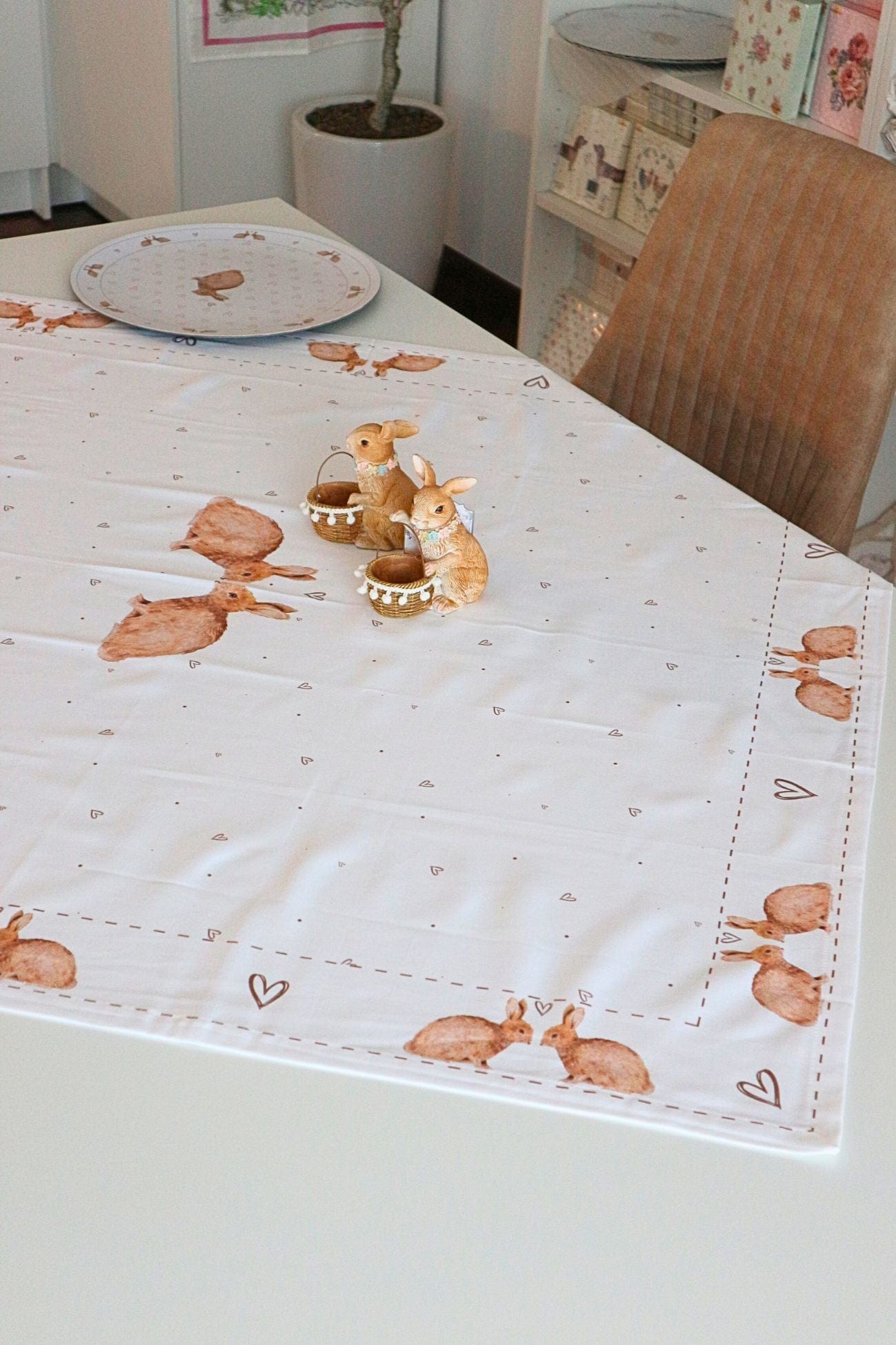 Clayre & Eef Bunny Bunny - Tovaglia quadrata in cotone con coniglietto pasquale 100x100 | Clayre & Eef