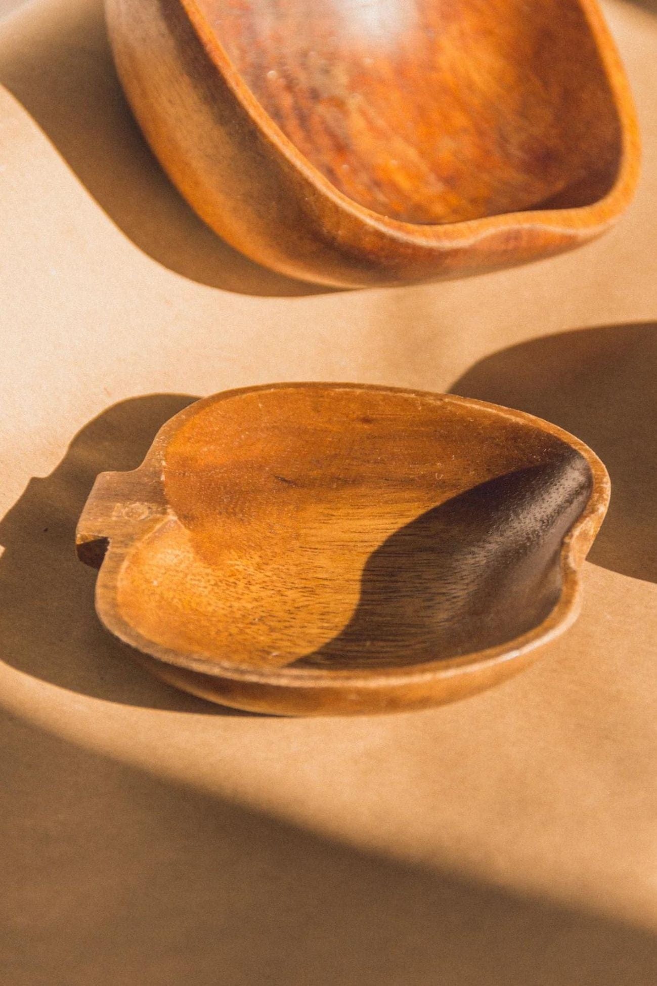 Éloge Pomme Pomme - Piccolo svuotatasche in legno a forma di mela | Éloge