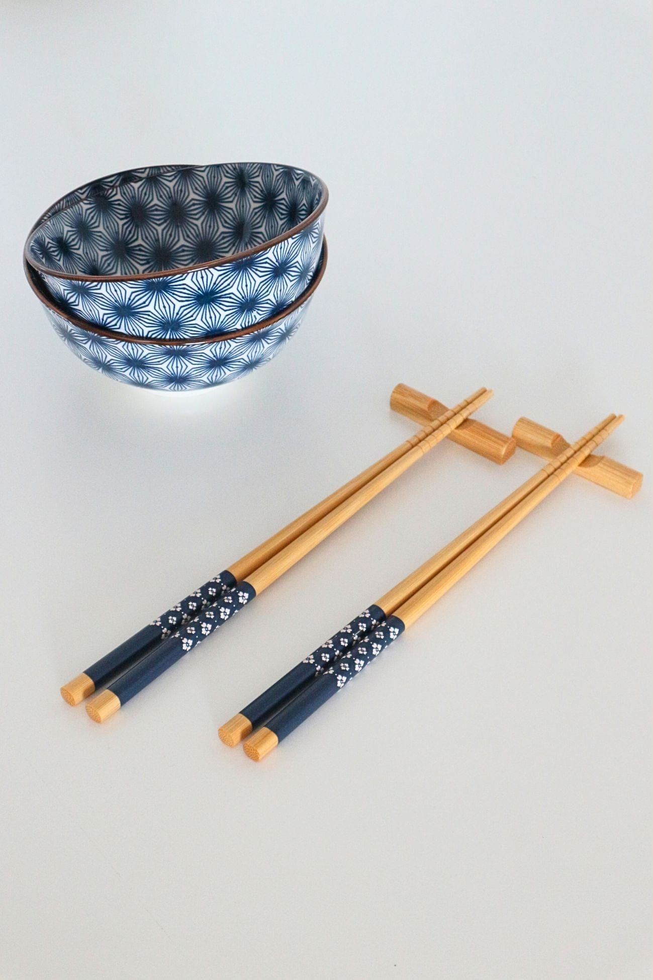Item International Asuka Asuka - Set di 2 ciotole in porcellana e bacchette in bambù | Item International