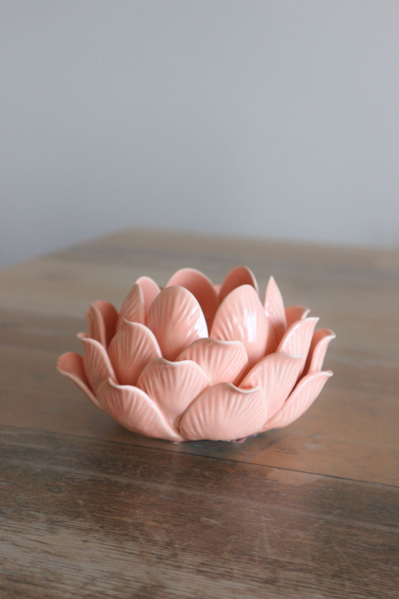 Item International Cirilla Cirilla - Portacandela con petali in ceramica rosa | Item International