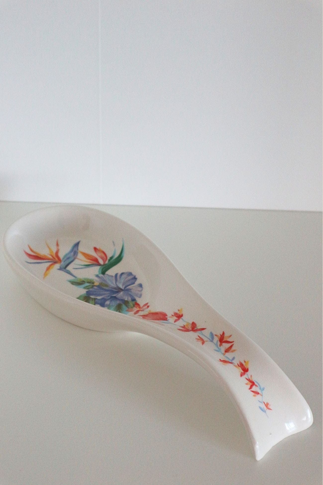 Item International Galia Galia - Poggiamestolo in ceramica bianca con motivo floreale | Item International
