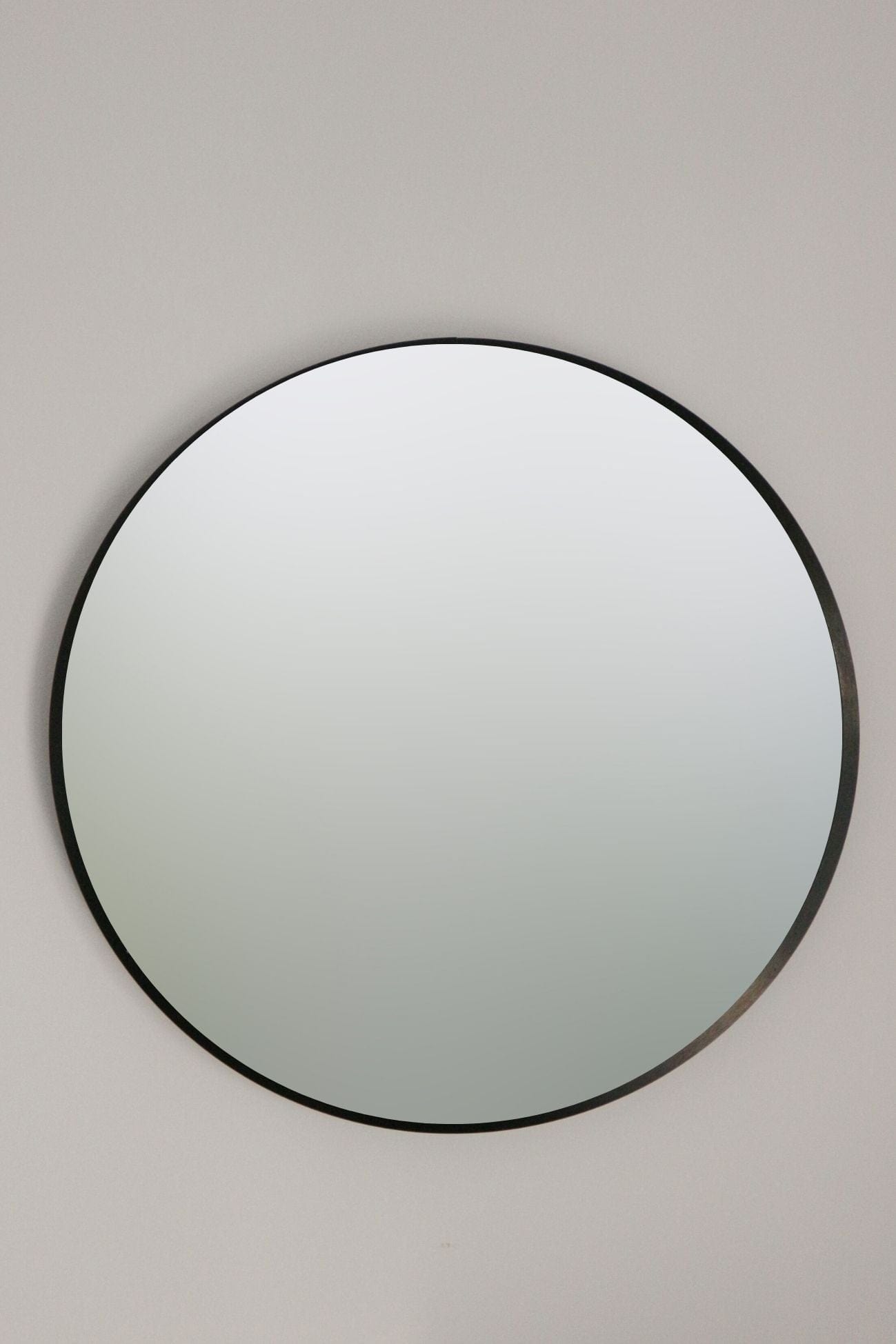 Item International Groovy Groovy - Specchio tondo in alluminio nero | Item International