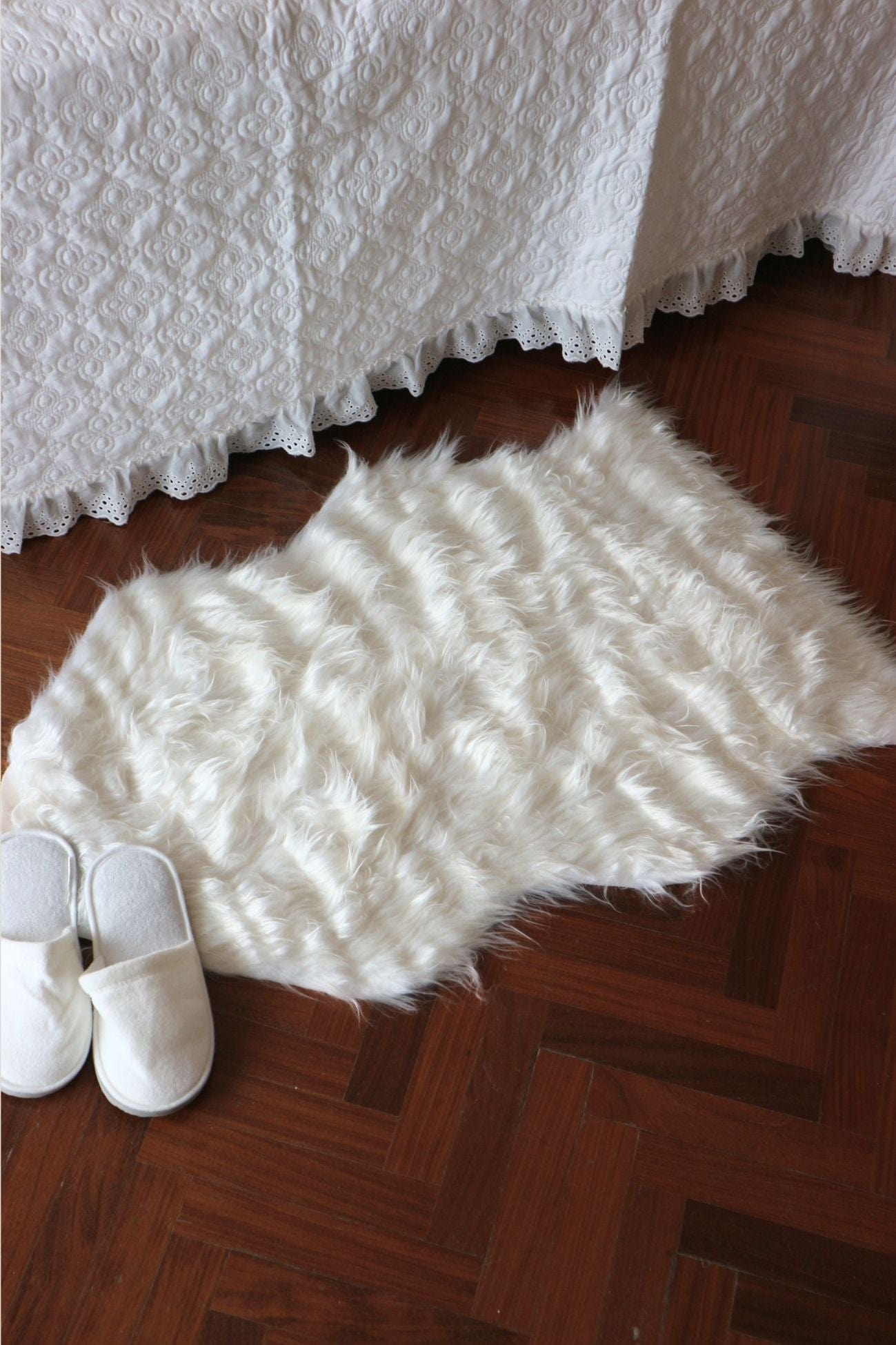 Item International Hara Hara - Tappetino bianco a pelo lungo 60x90cm | Item International