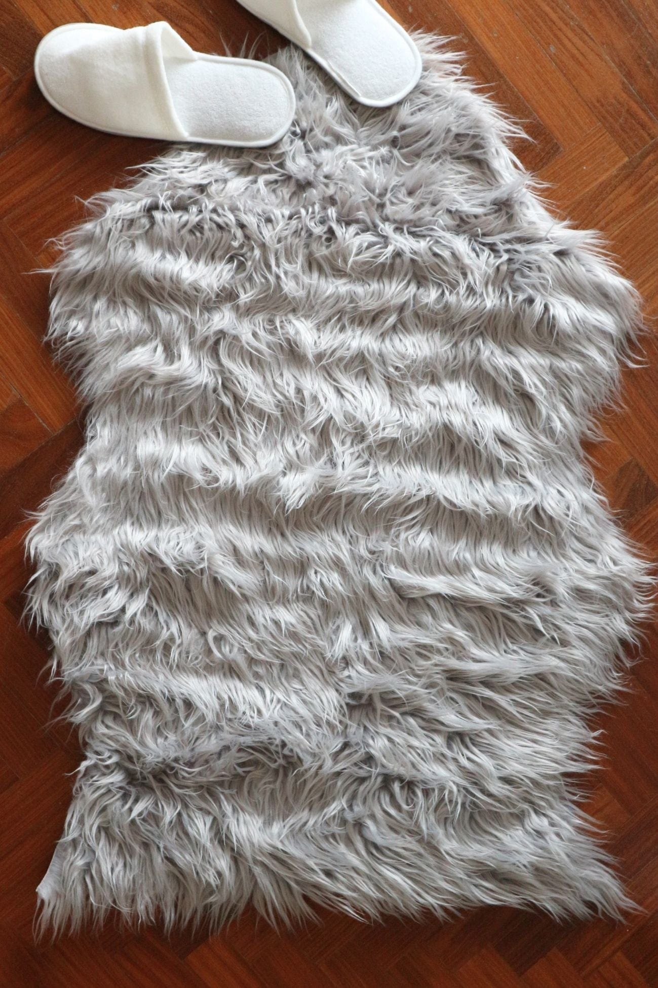 Item International Hara Hara - Tappetino grigio a pelo lungo 60x90cm | Item International