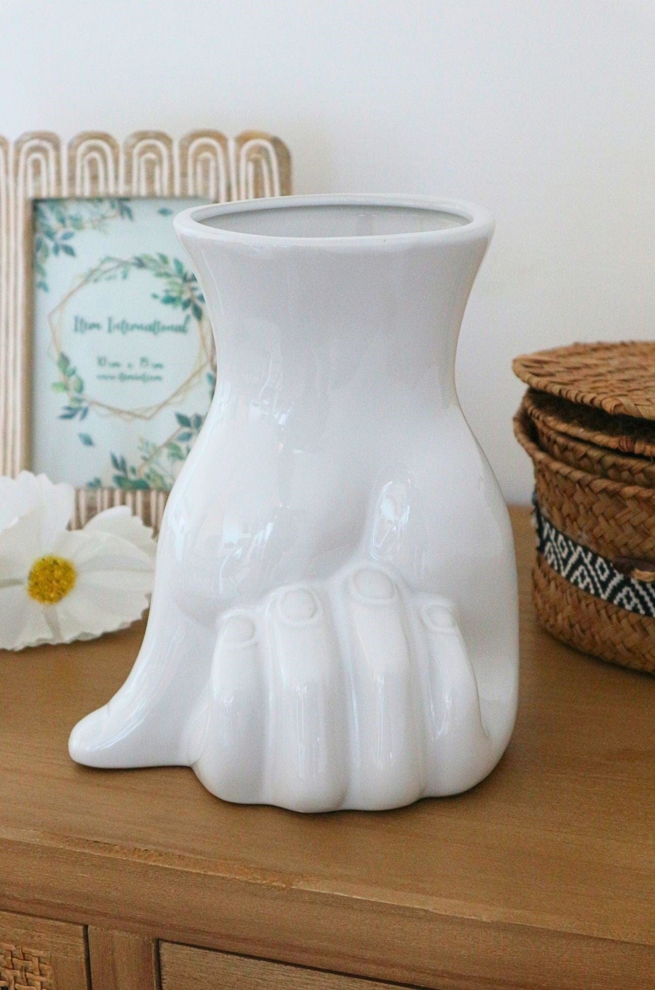 Item International Ira Ira - Vaso in ceramica bianca a forma di mano | Item International