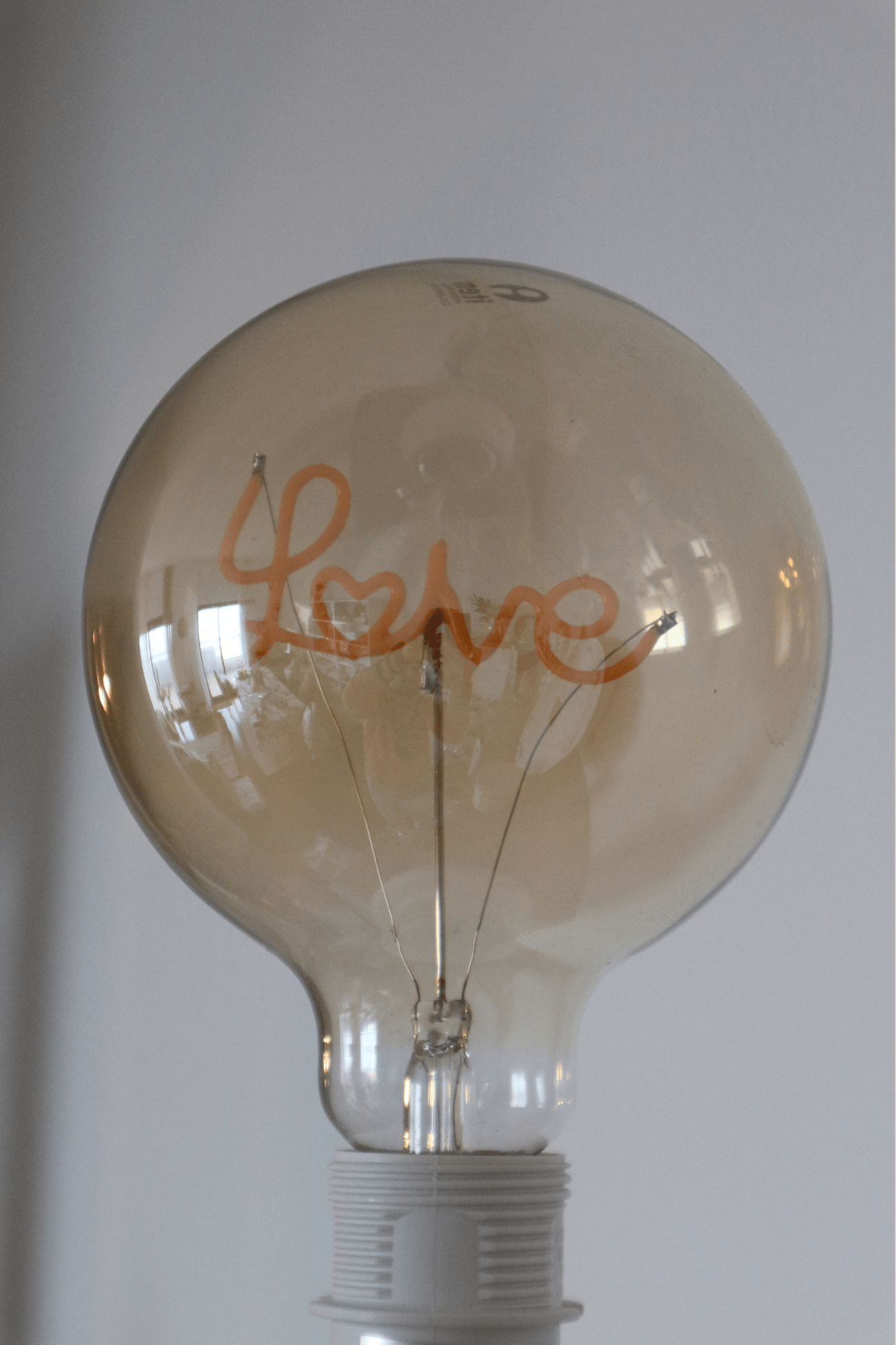 Item International Lamp Lamp - Love - Lampadina E27 con scritta | Item International