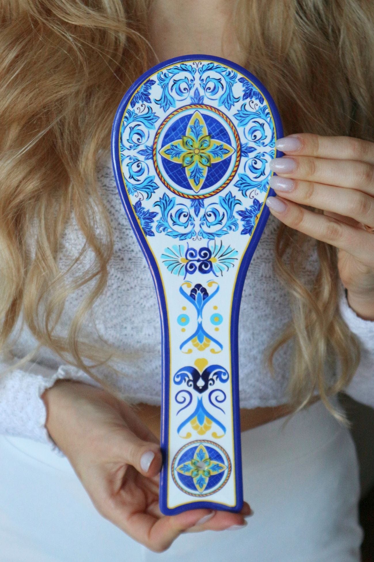 Item International Mineo Mineo - Poggiamestolo bianco e azzurro in ceramica con motivo artistico | Item International