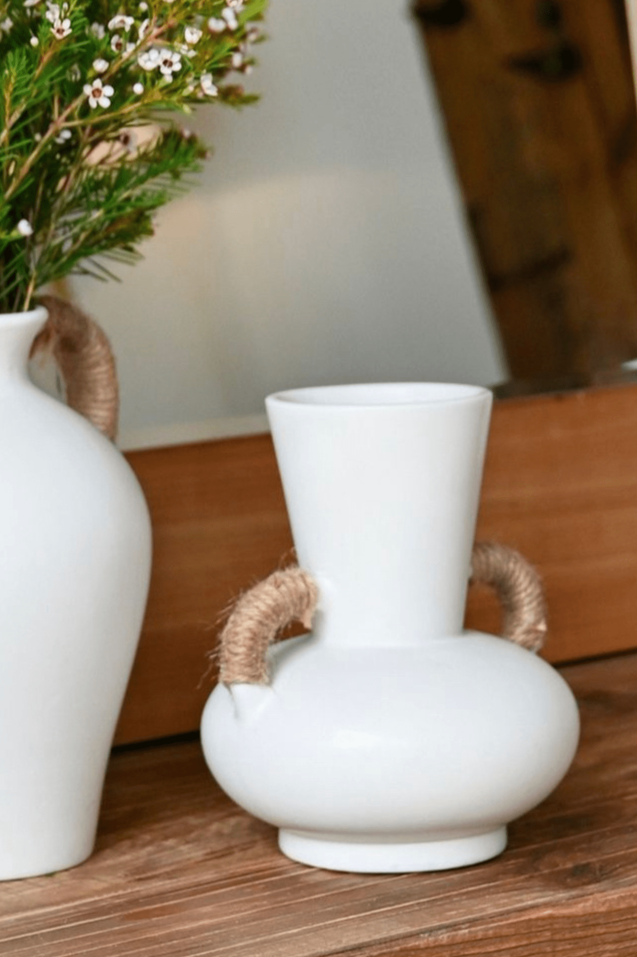 Item International Prover Vaso in ceramica bianca con manici intrecciati
