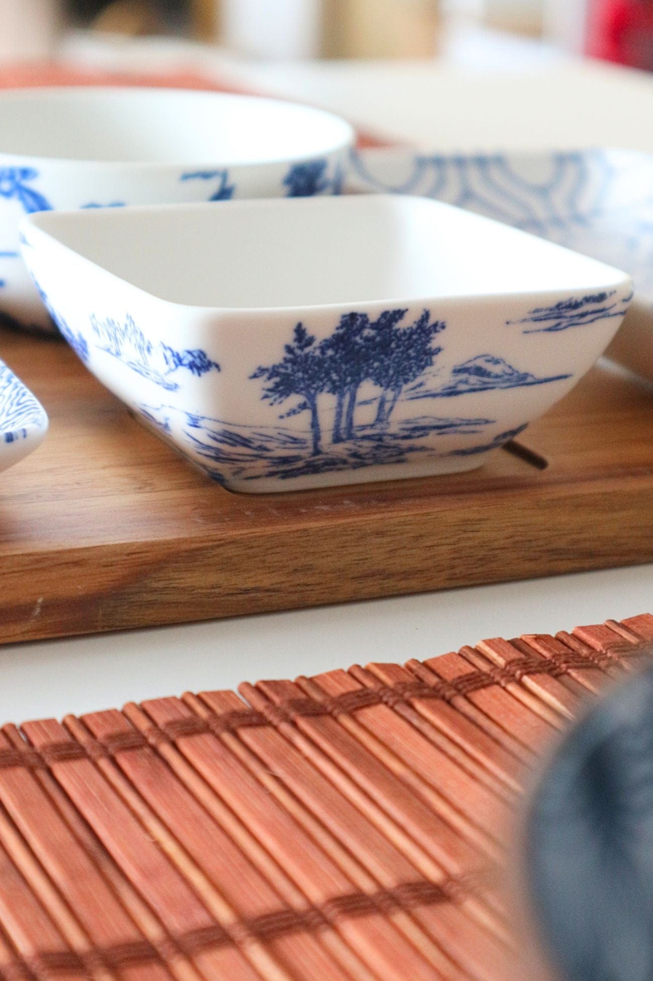 Item International Shizu Shizu - Set da aperitivo in porcellana e acacia in stile orientale | Item International