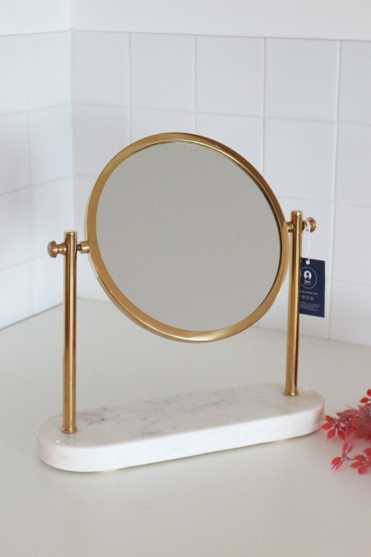Item International Yennefer Yennefer - Specchio tondo con supporto in metallo dorato e base in marmo | Item International