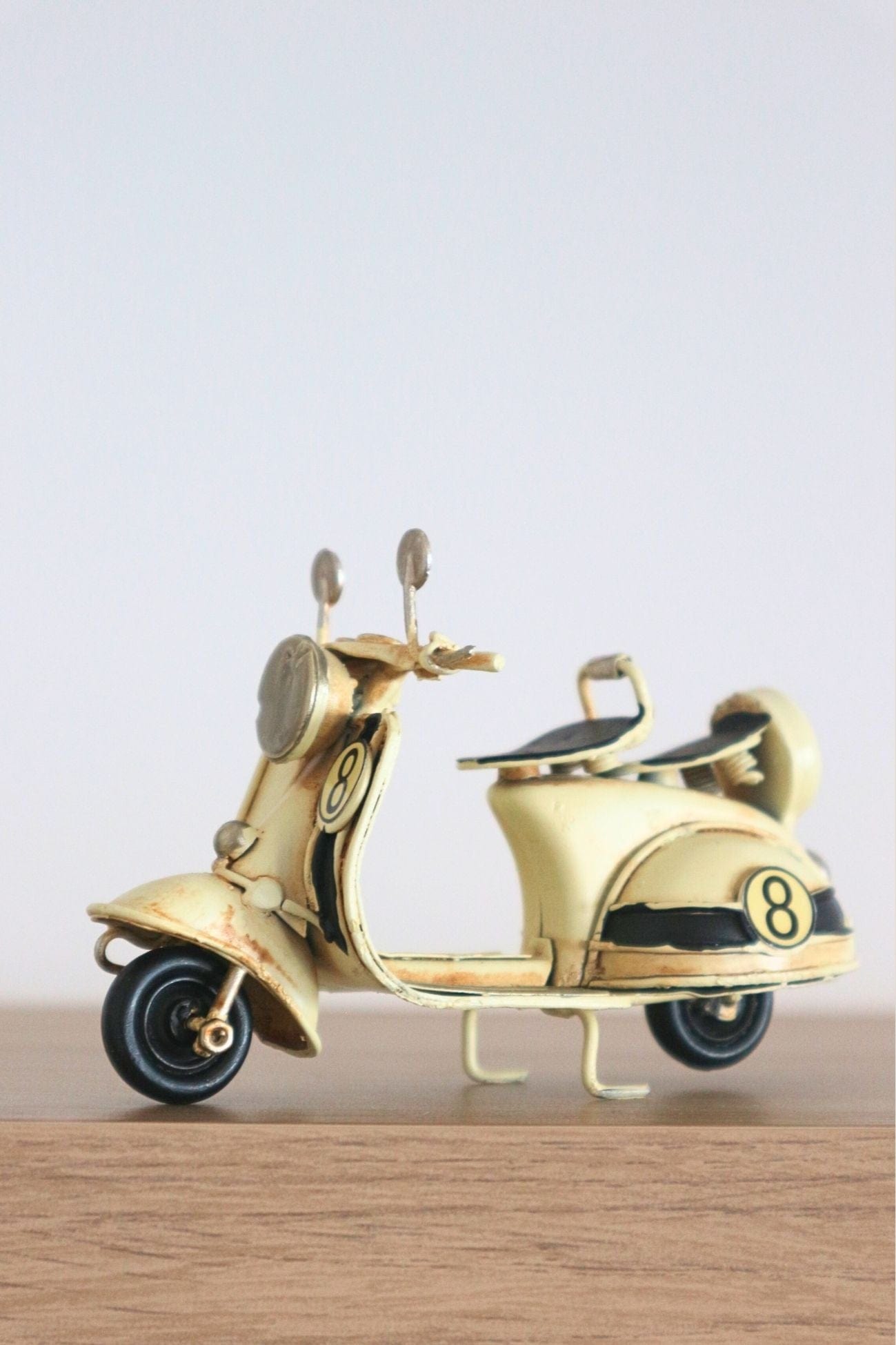 Jolipa Baz Baz - Scooter in metallo beige in stile vintage | Jolipa
