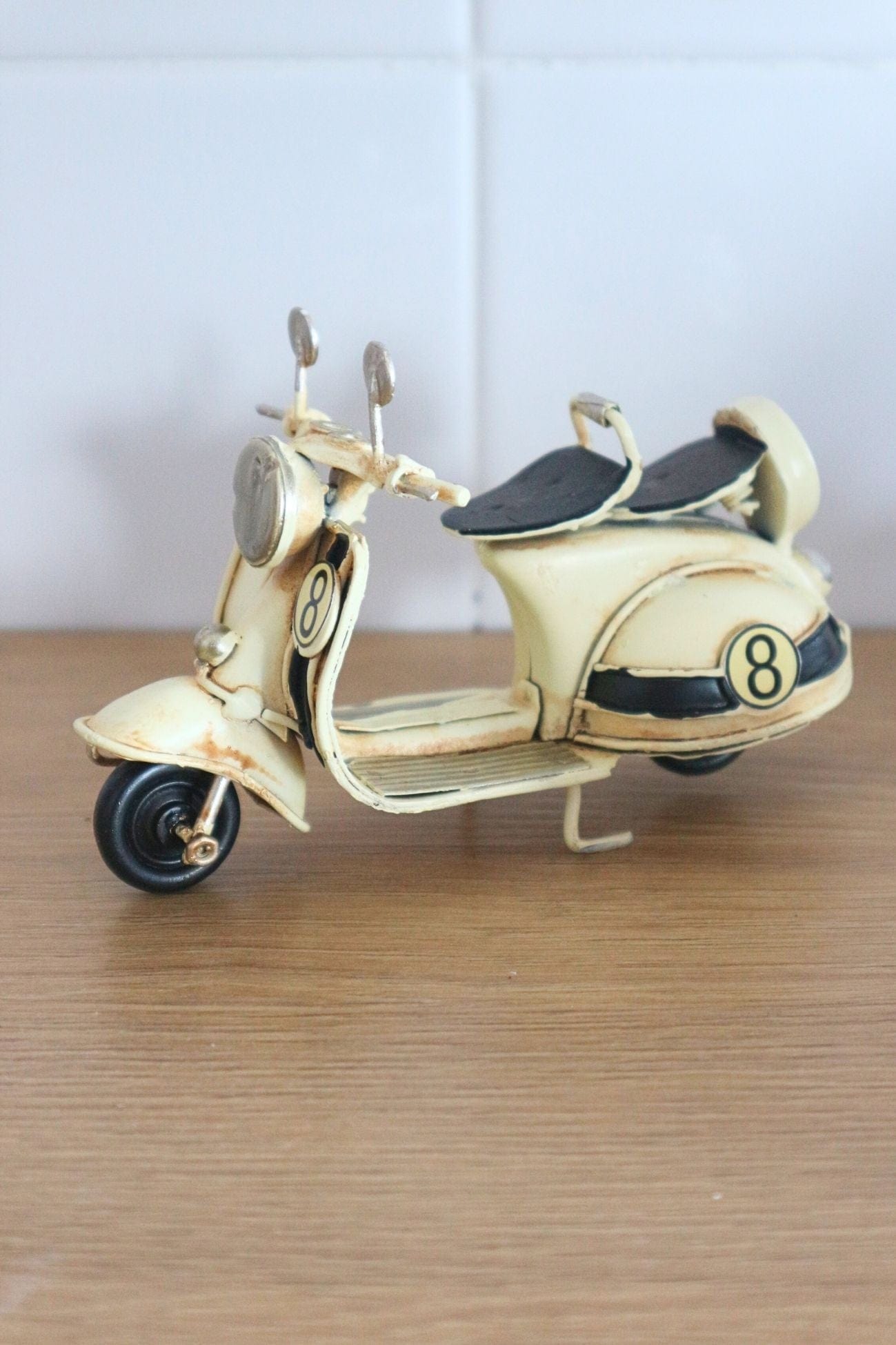 Jolipa Baz Baz - Scooter in metallo beige in stile vintage | Jolipa