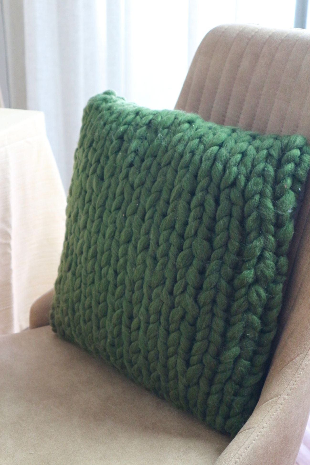 Jolipa Britta Britta - Cuscino arredo verde imbottito con maglie intrecciate | Jolipa